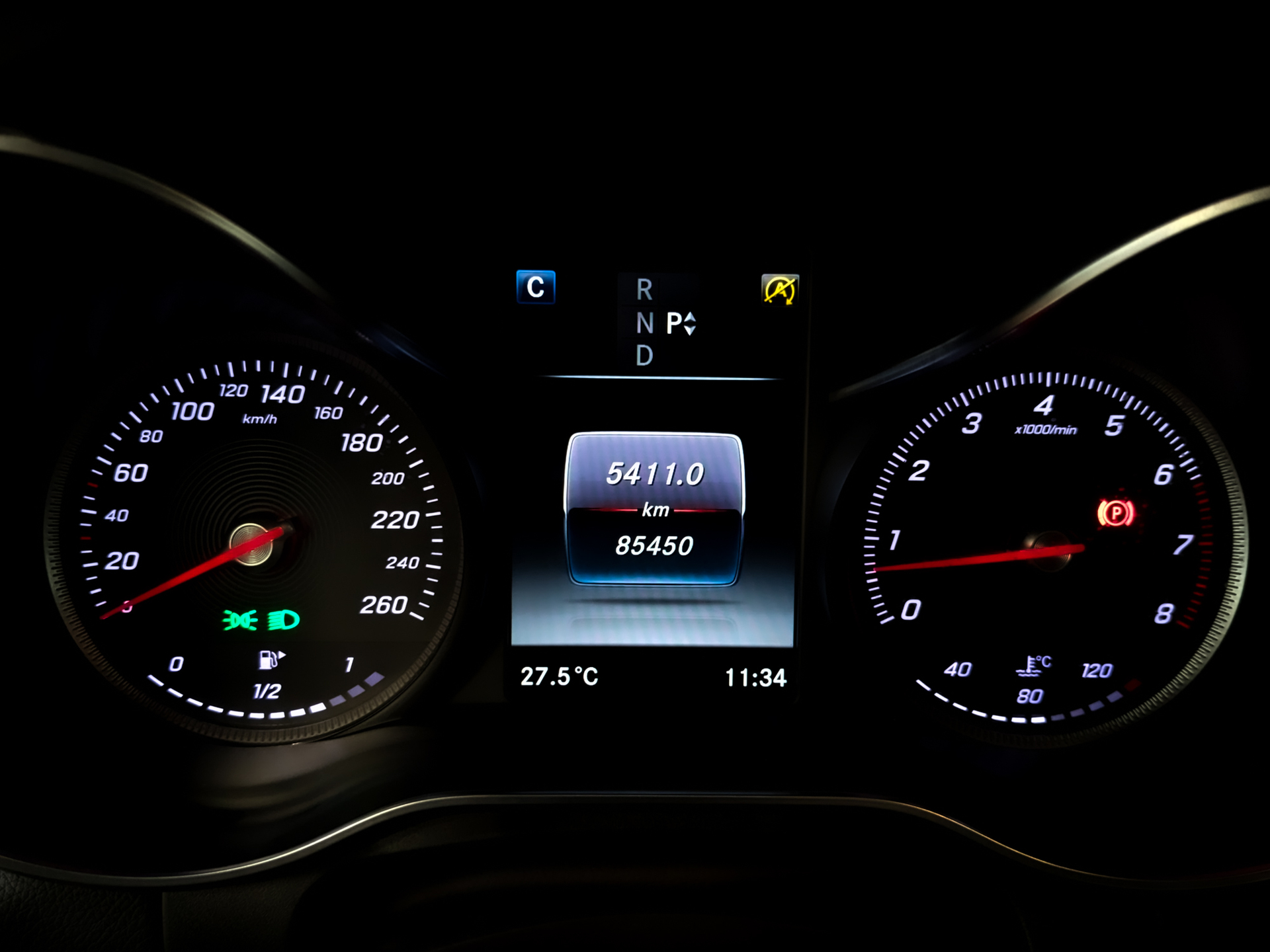 MERCEDES-BENZ GLC 2.00 (211 л.с), автомат, 2017, пробег 85 440 км