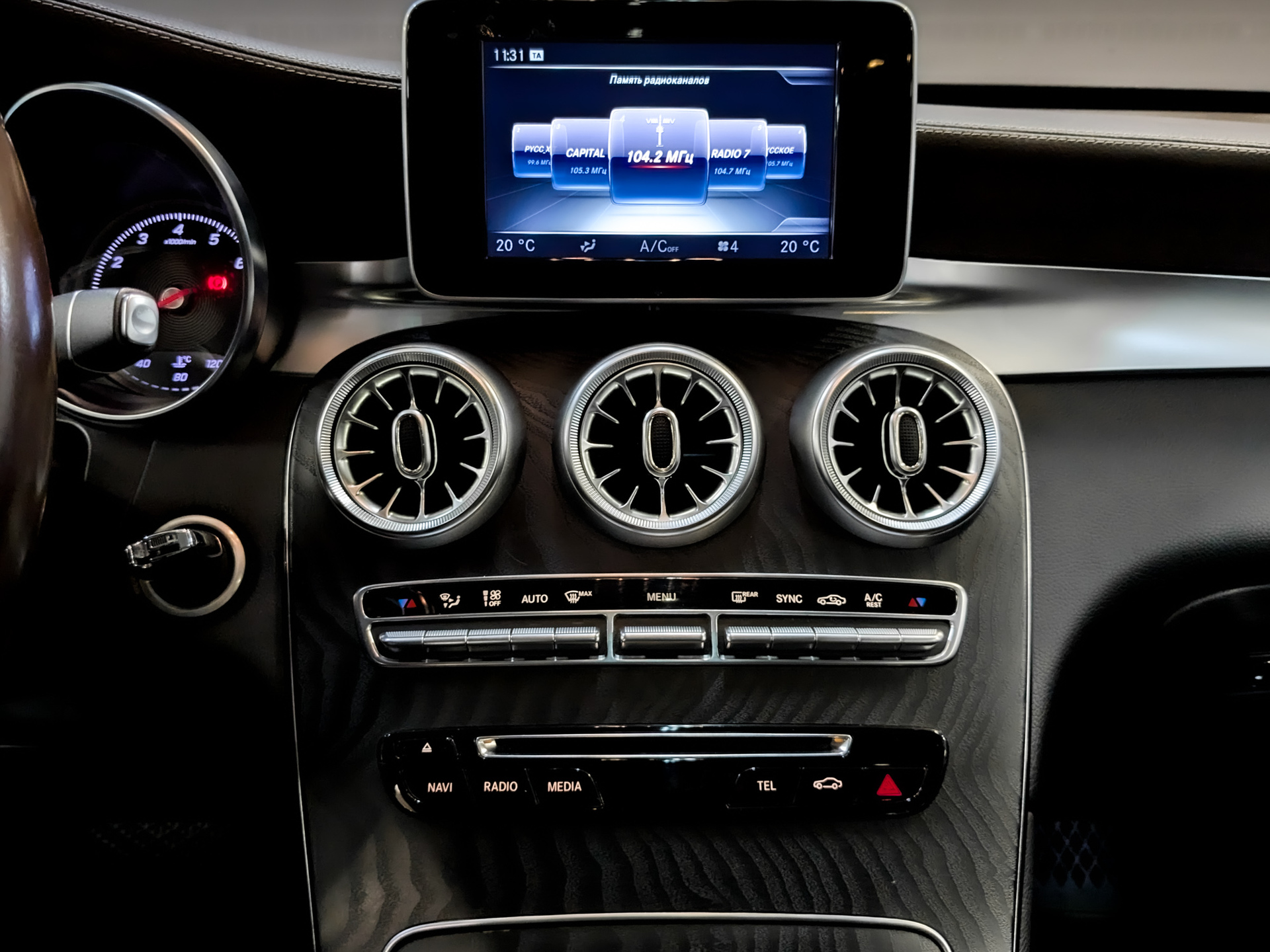 MERCEDES-BENZ GLC 2.00 (211 л.с), автомат, 2017, пробег 85 440 км
