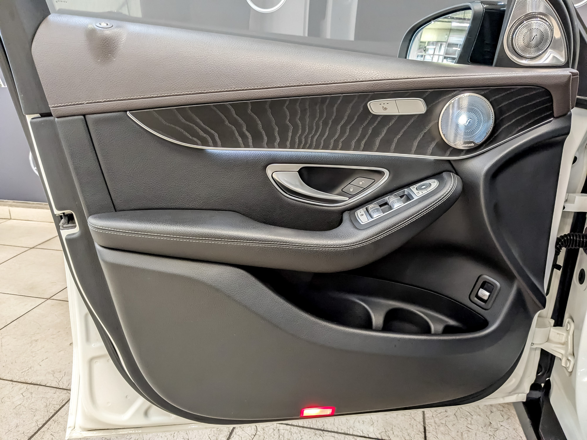 MERCEDES-BENZ GLC 2.00 (211 л.с), автомат, 2017, пробег 85 440 км