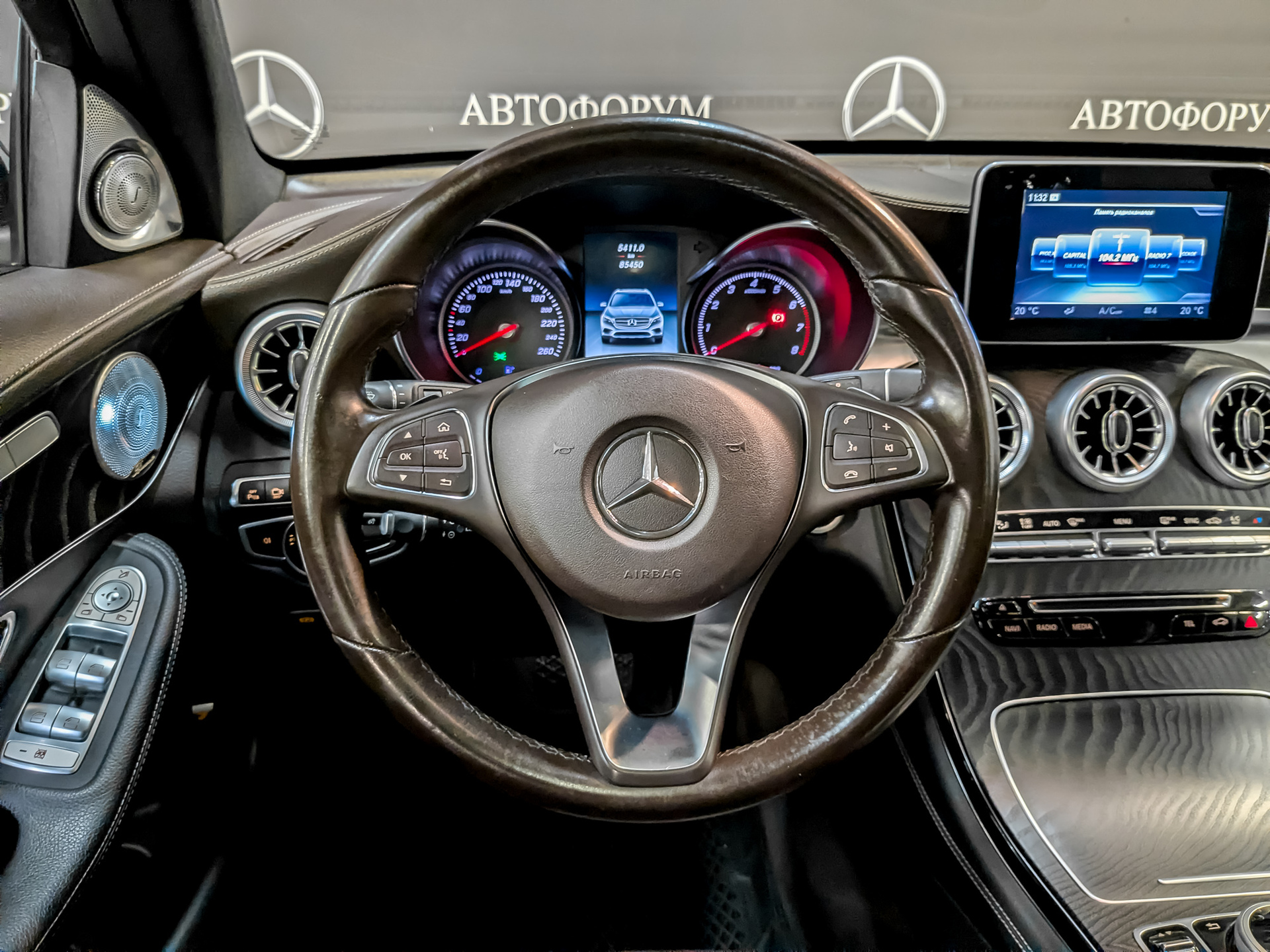 MERCEDES-BENZ GLC 2.00 (211 л.с), автомат, 2017, пробег 85 440 км