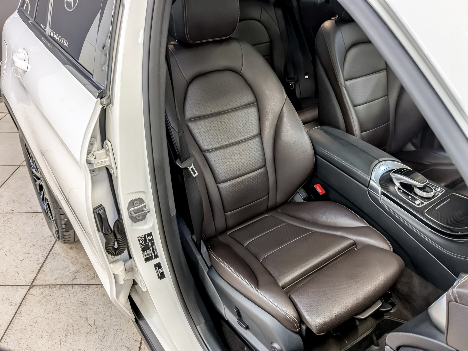 MERCEDES-BENZ GLC 2.00 (211 л.с), автомат, 2017, пробег 85 440 км