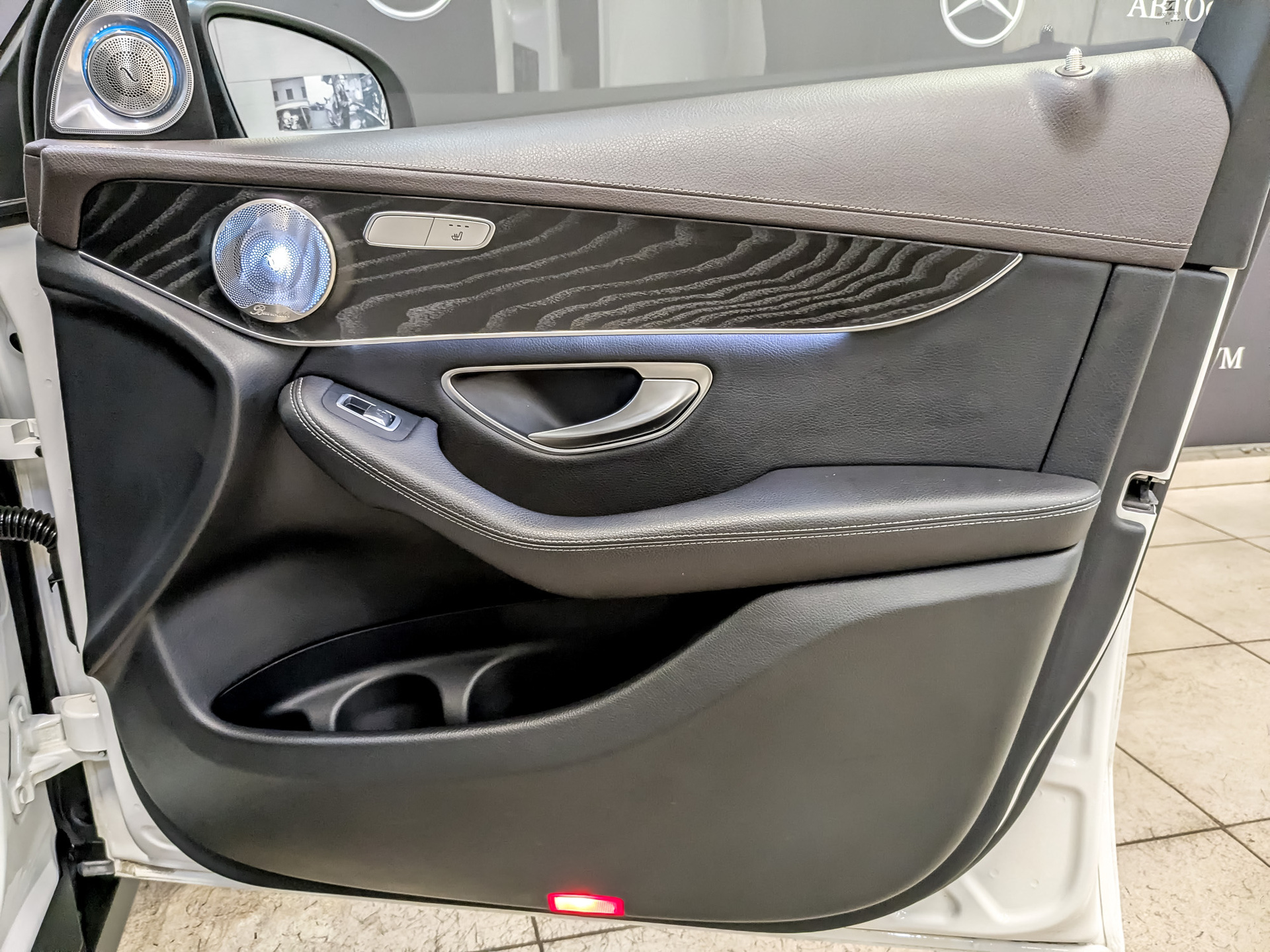 MERCEDES-BENZ GLC 2.00 (211 л.с), автомат, 2017, пробег 85 440 км