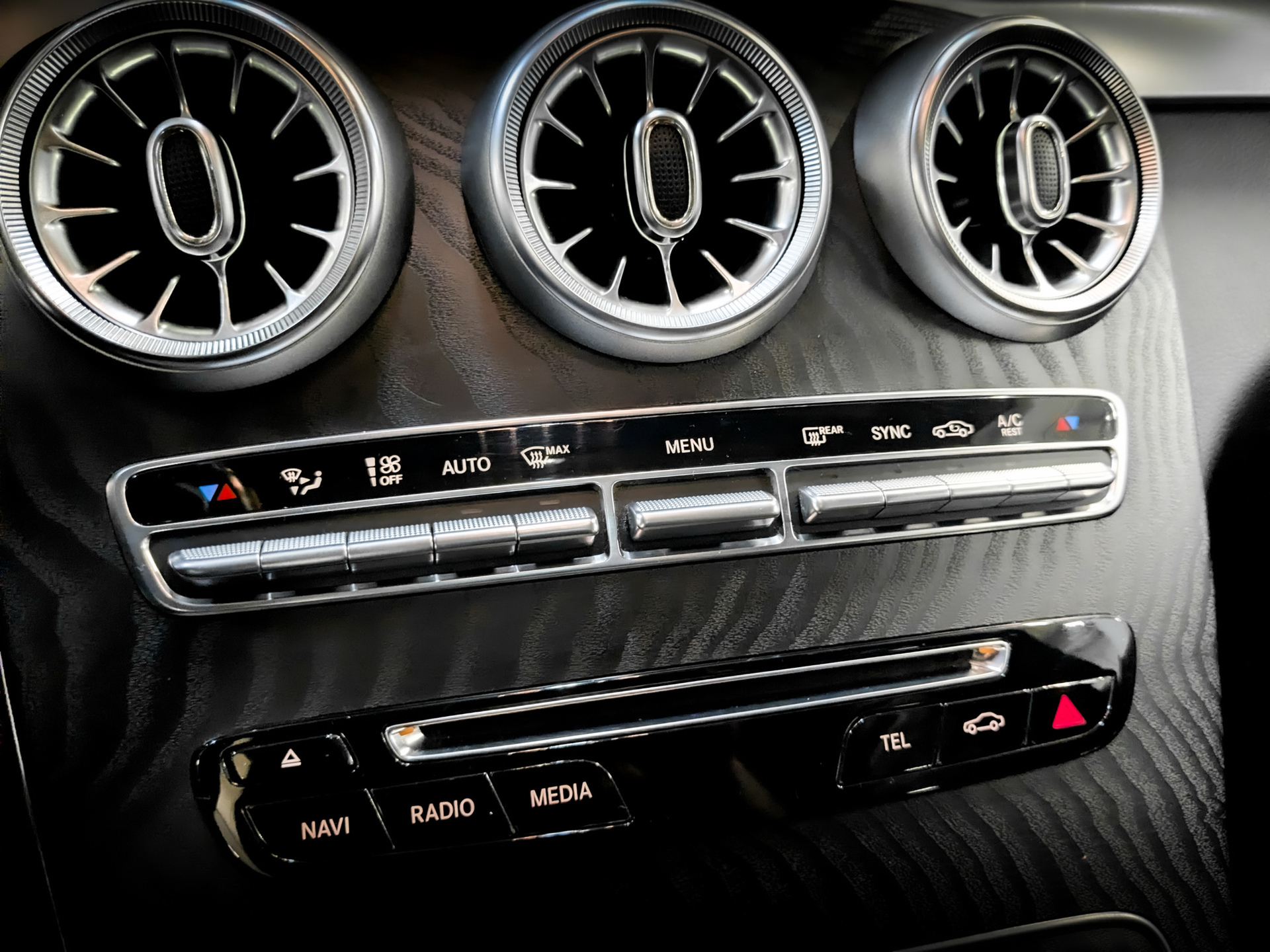 MERCEDES-BENZ GLC 2.00 (211 л.с), автомат, 2017, пробег 85 440 км