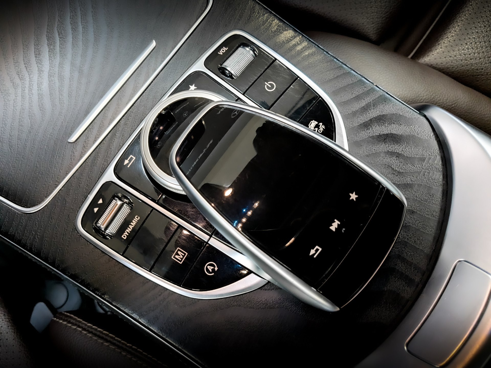 MERCEDES-BENZ GLC 2.00 (211 л.с), автомат, 2017, пробег 85 440 км