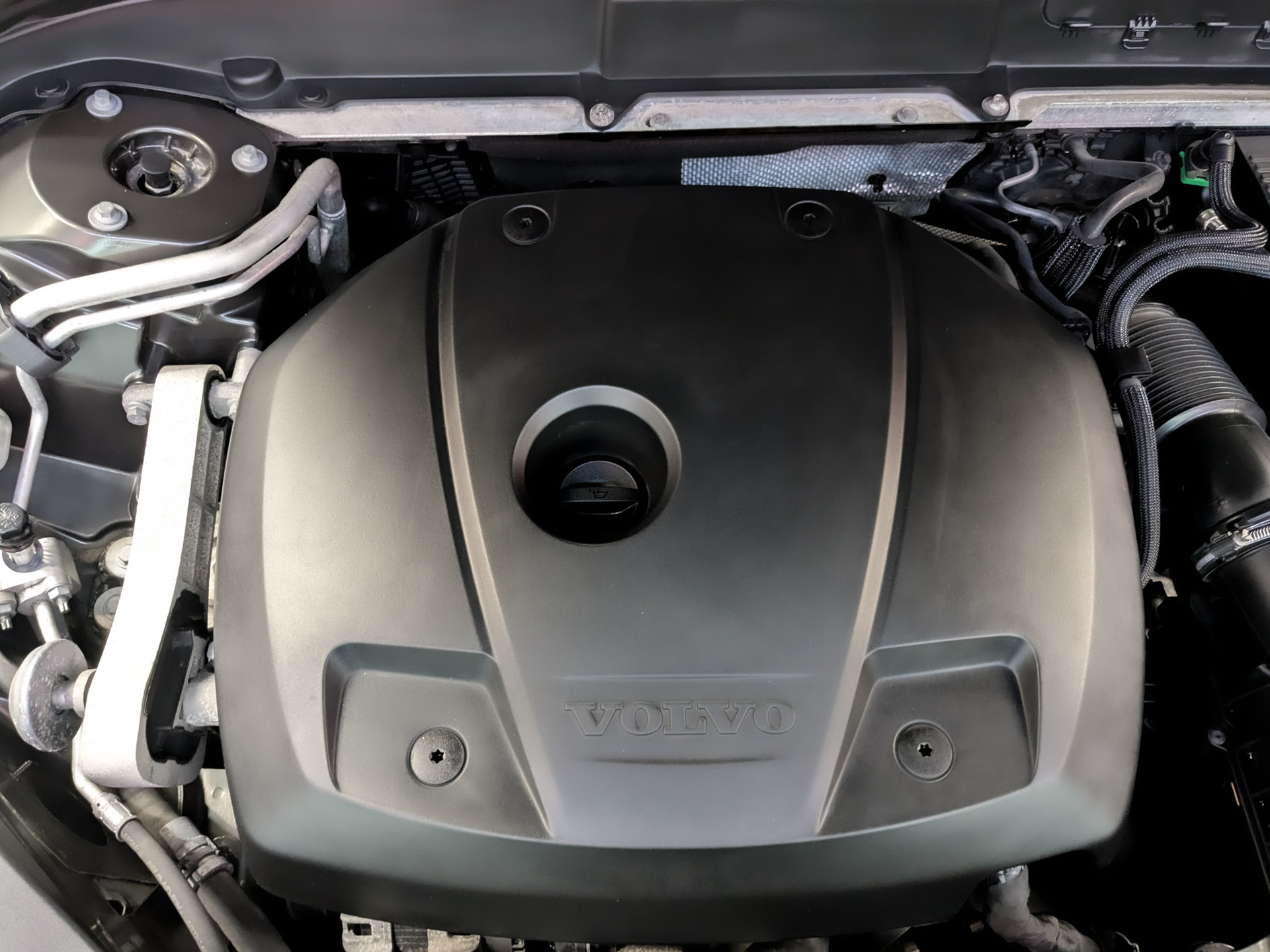 VOLVO XC60 2.00 (249 л.с), автомат, 2020, пробег 106 476 км