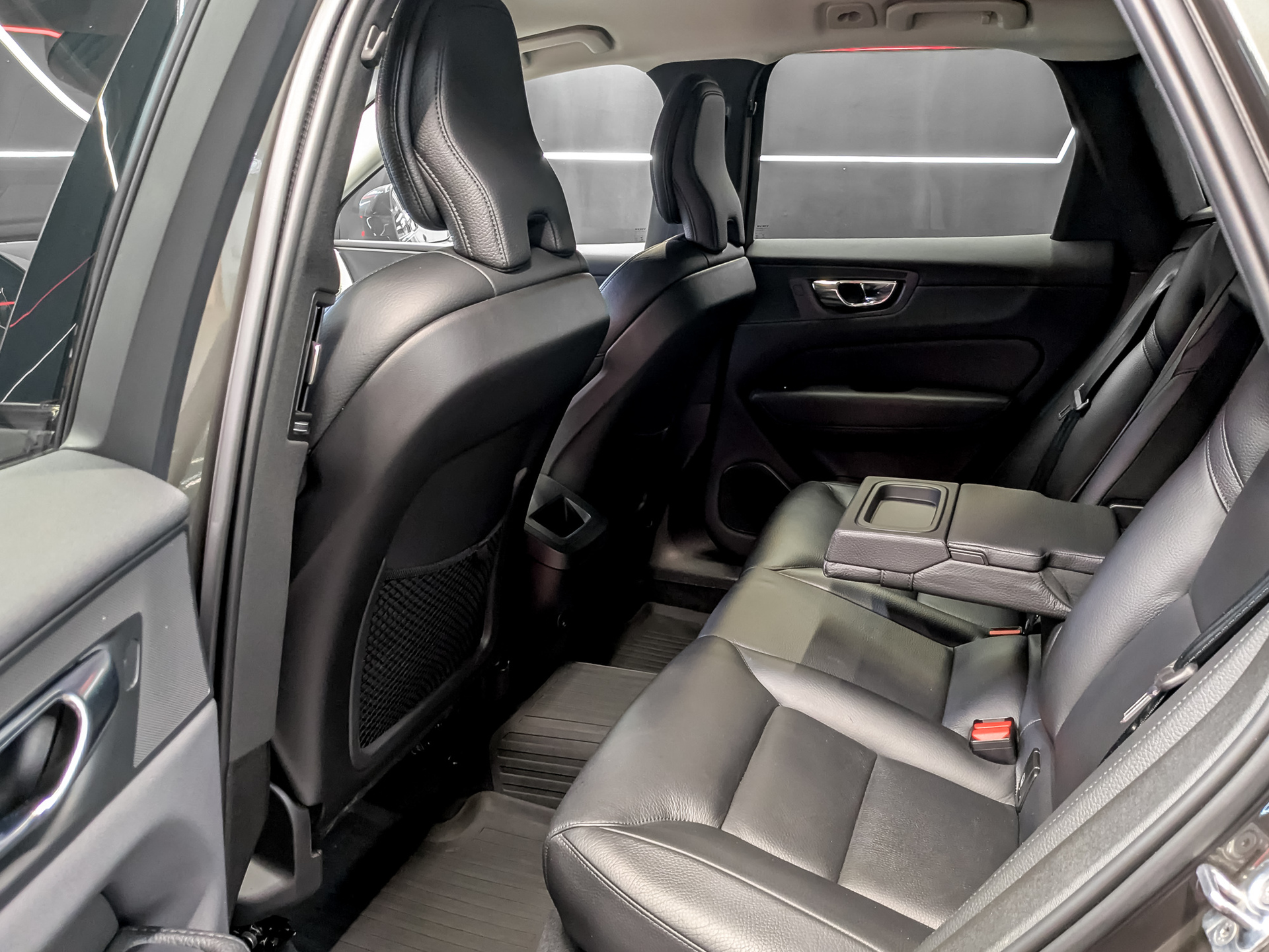 VOLVO XC60 2.00 (249 л.с), автомат, 2020, пробег 106 476 км