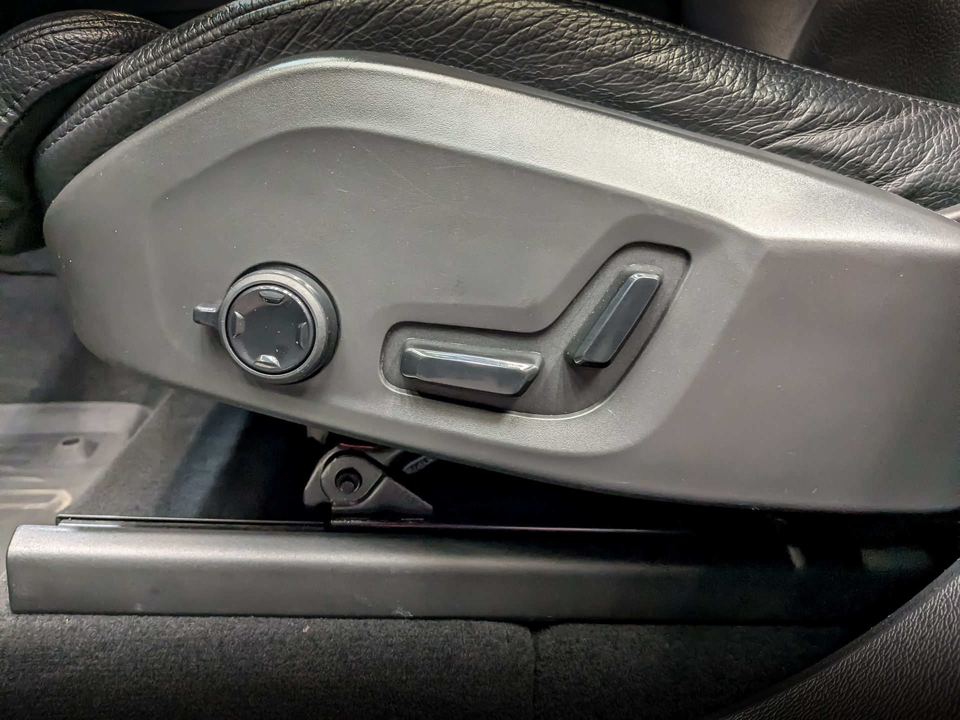 VOLVO XC60 2.00 (249 л.с), автомат, 2020, пробег 106 476 км