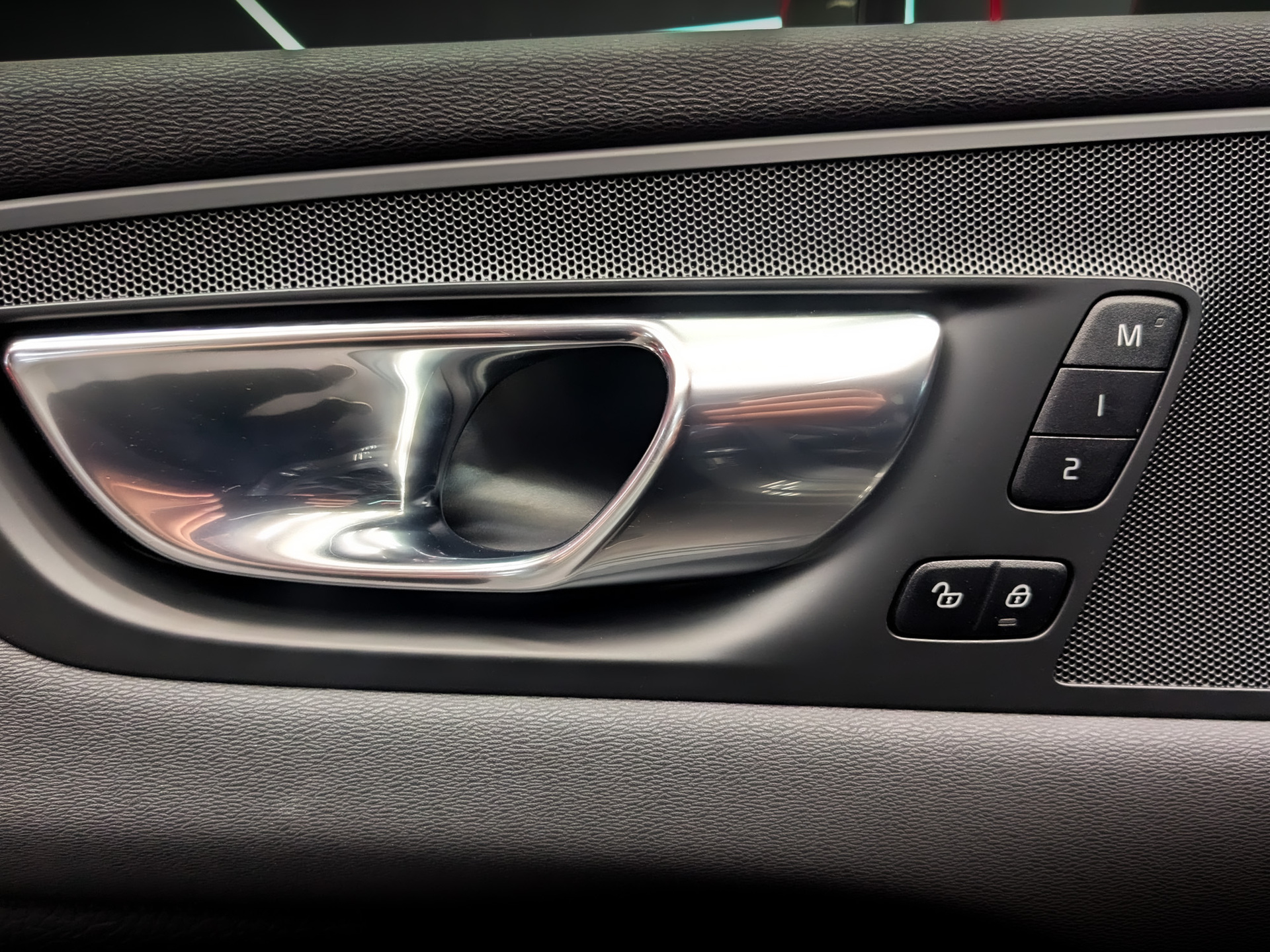 VOLVO XC60 2.00 (249 л.с), автомат, 2020, пробег 106 476 км