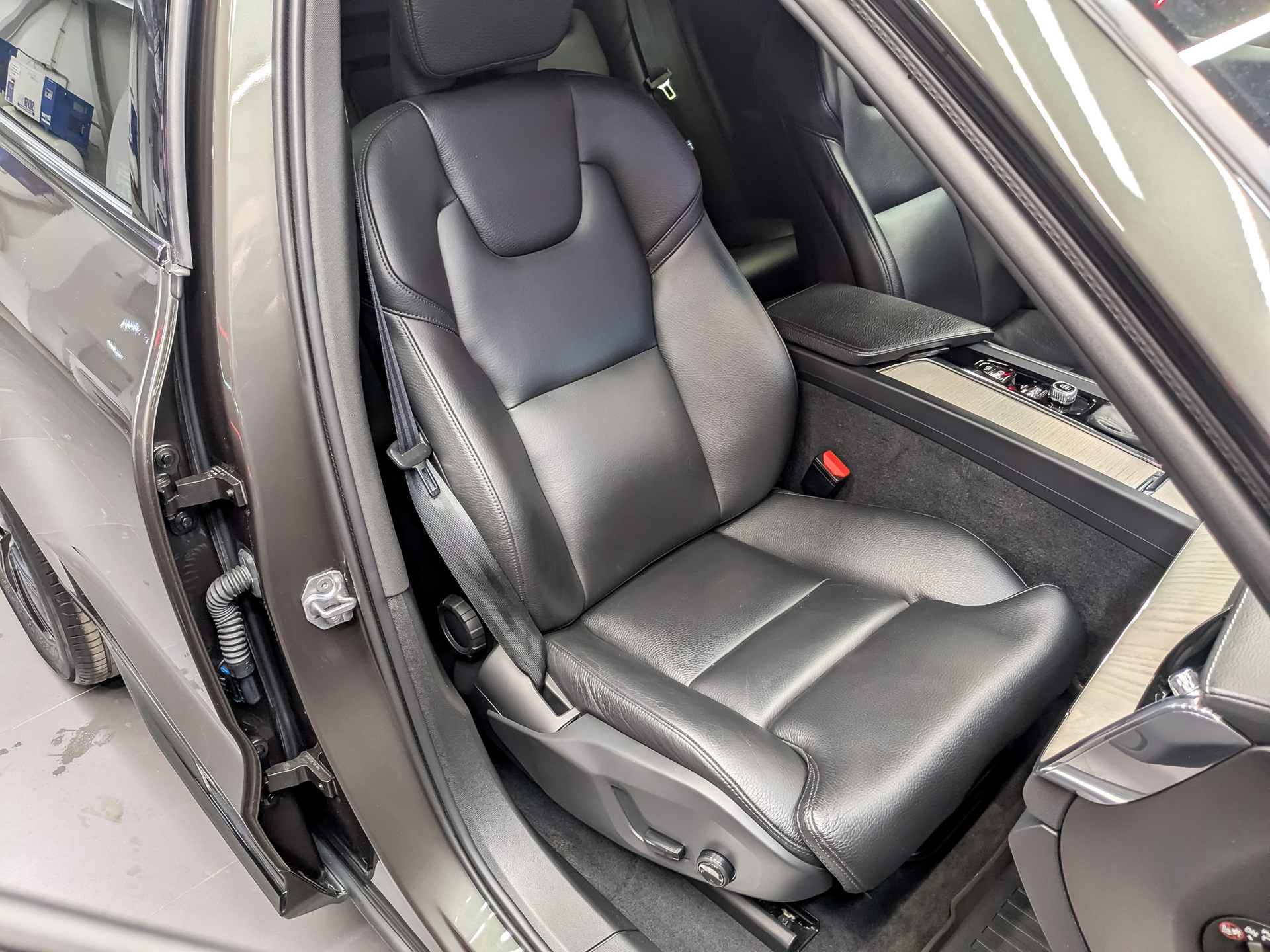 VOLVO XC60 2.00 (249 л.с), автомат, 2020, пробег 106 476 км