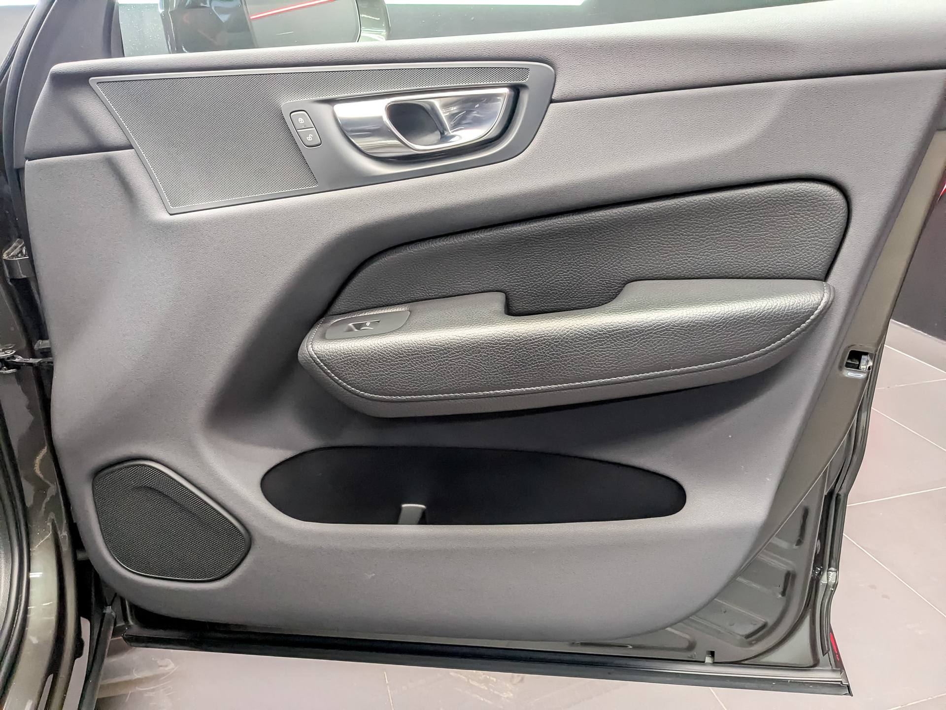 VOLVO XC60 2.00 (249 л.с), автомат, 2020, пробег 106 476 км