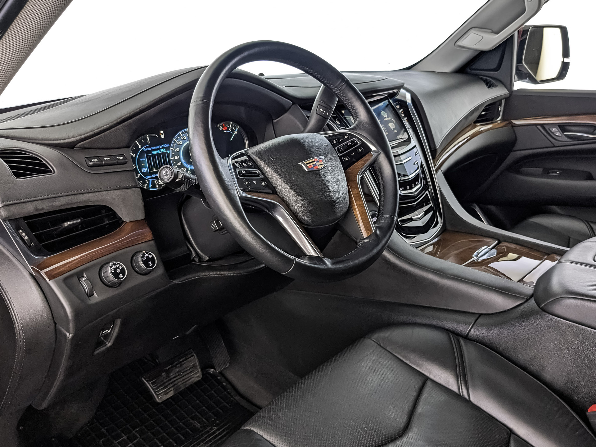 CADILLAC Escalade 6.20 (409 л.с), автомат, 2016, пробег 88 981 км