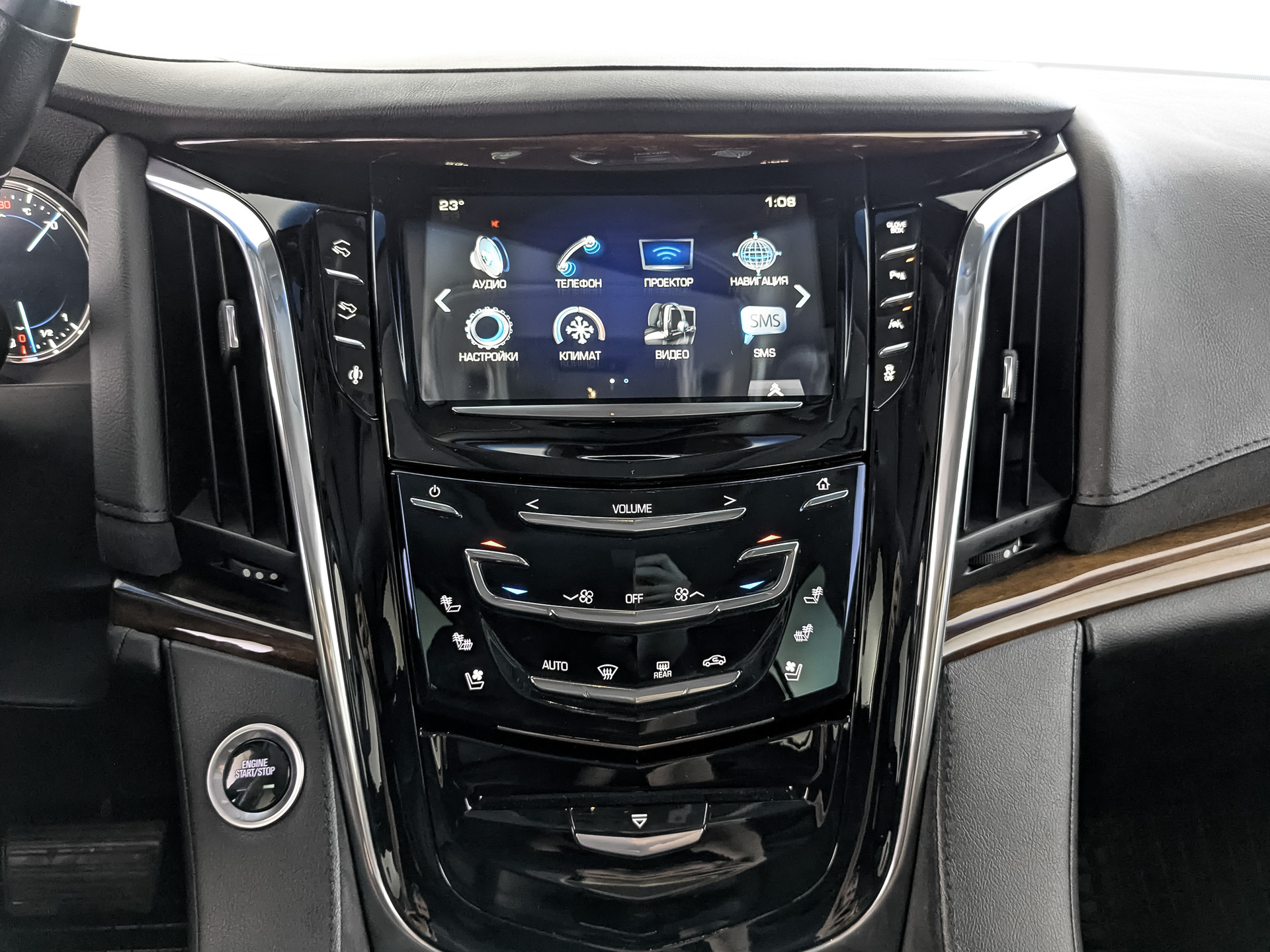 CADILLAC Escalade 6.20 (409 л.с), автомат, 2016, пробег 88 981 км