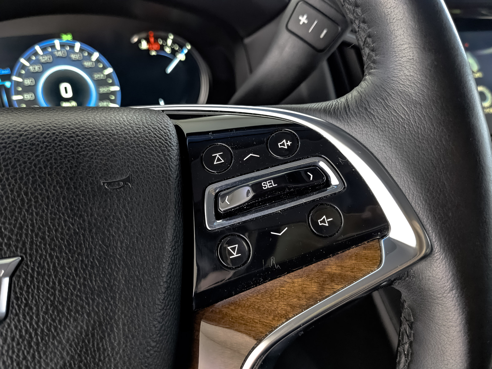 CADILLAC Escalade 6.20 (409 л.с), автомат, 2016, пробег 88 981 км