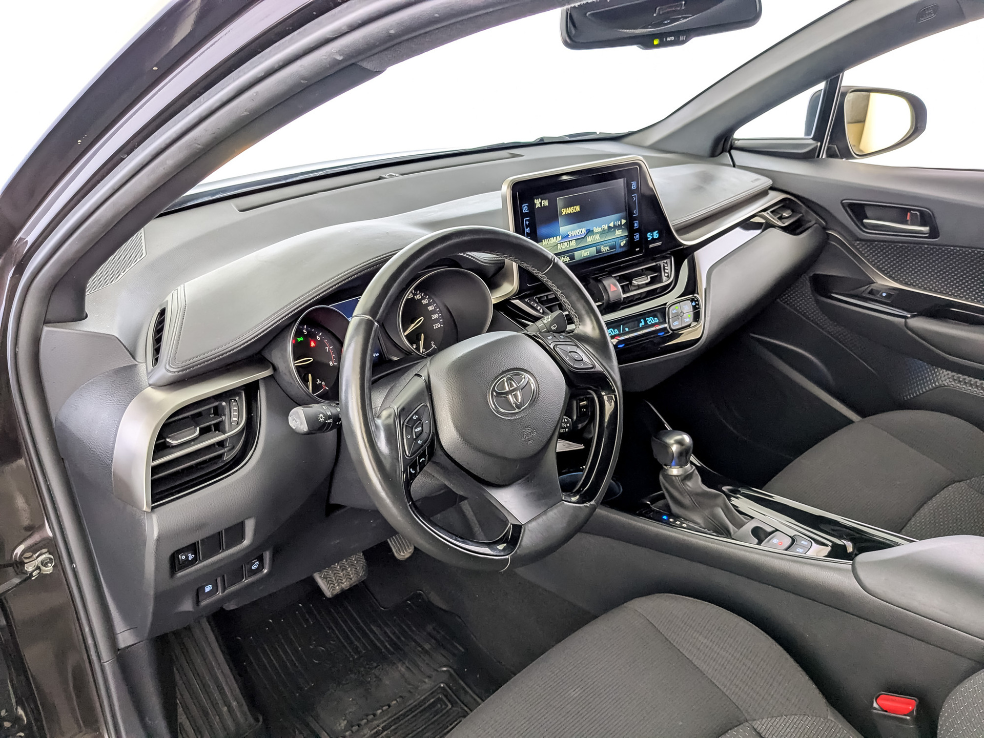 TOYOTA C-HR 2.00 (148 л.с), автомат, 2019, пробег 46 448 км