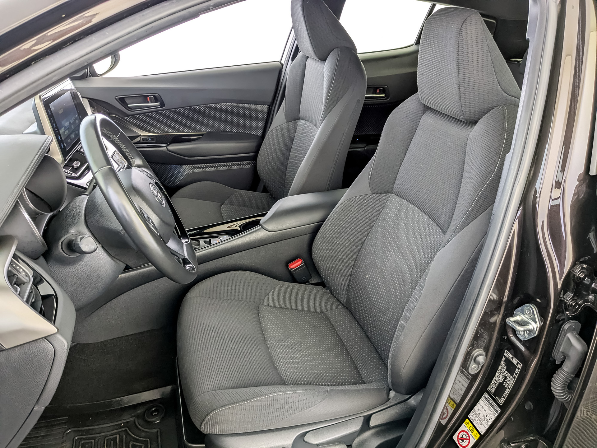 TOYOTA C-HR 2.00 (148 л.с), автомат, 2019, пробег 46 448 км