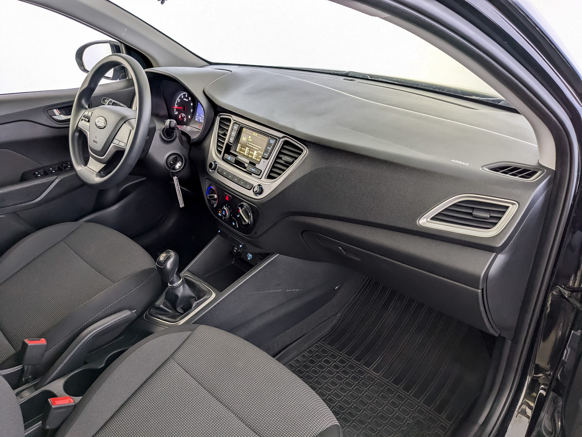 HYUNDAI Solaris 1.40 (99 л.с), механическая, 2019, пробег 79 109 км