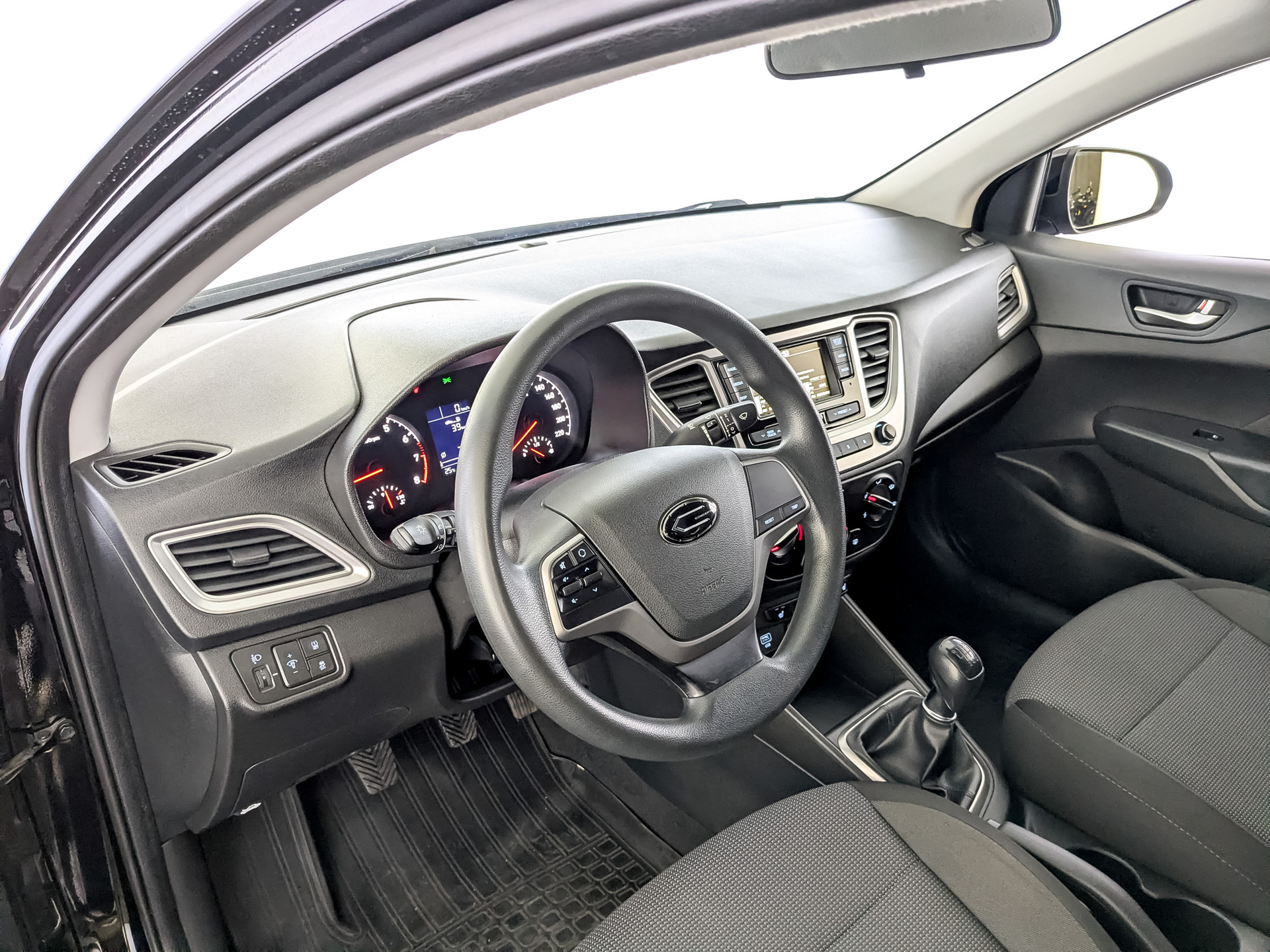 HYUNDAI Solaris 1.40 (99 л.с), механическая, 2019, пробег 79 109 км