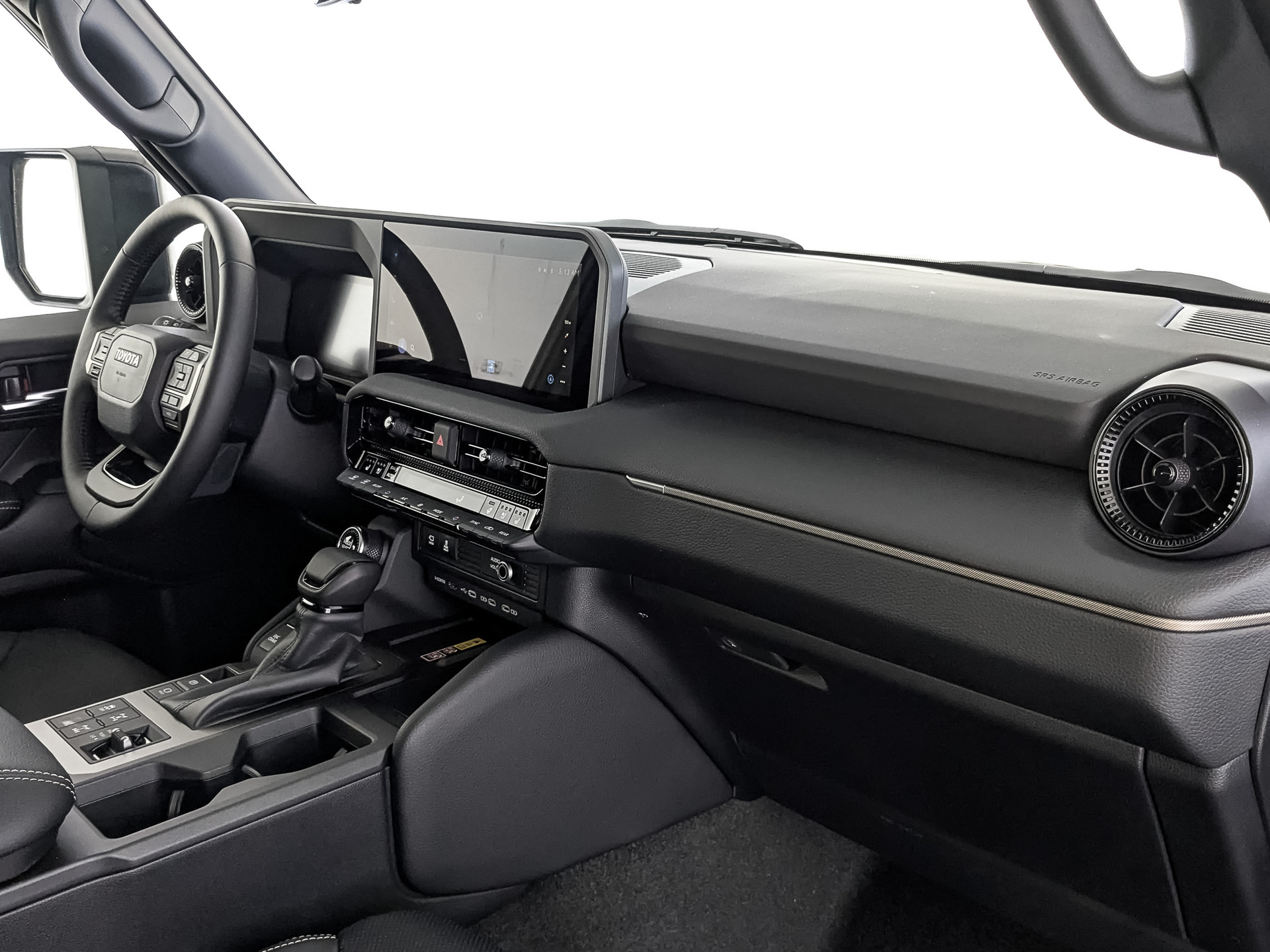 Фото Toyota LC250 Prado VX 7 мест 2.8TD/204 8AT 4WD
