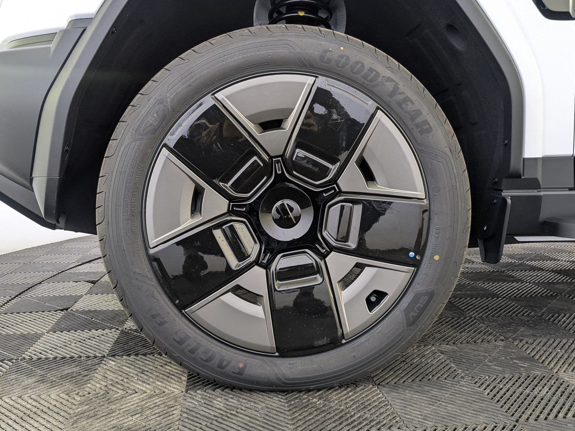 Фото Esteo V27 Премиум 1.5ELH/152 34,3кВт 4WD