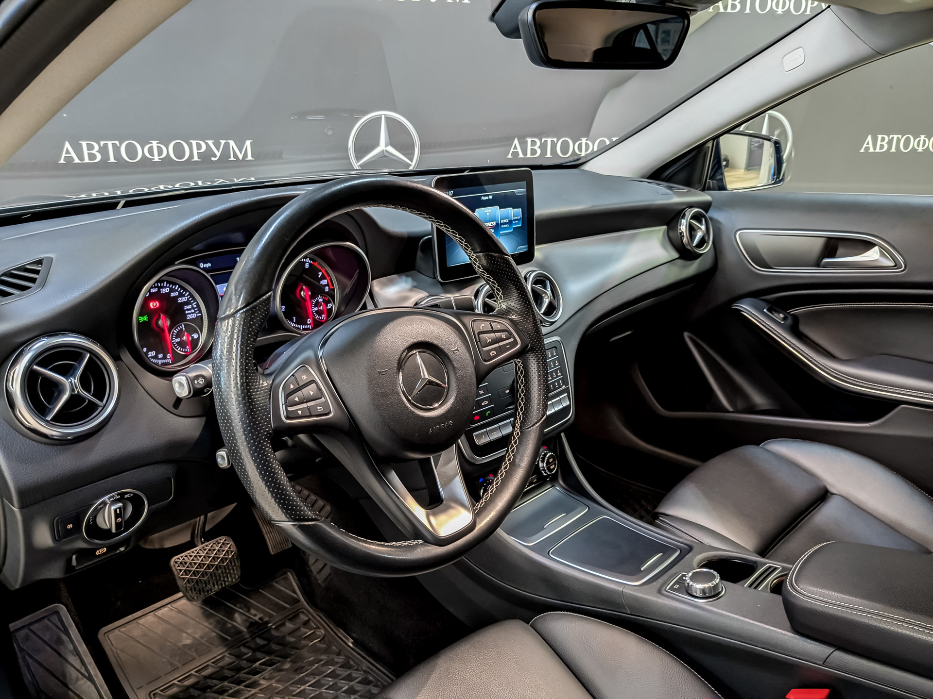 MERCEDES-BENZ GLA 2.00 (211 л.с), автомат, 2017, пробег 124 500 км