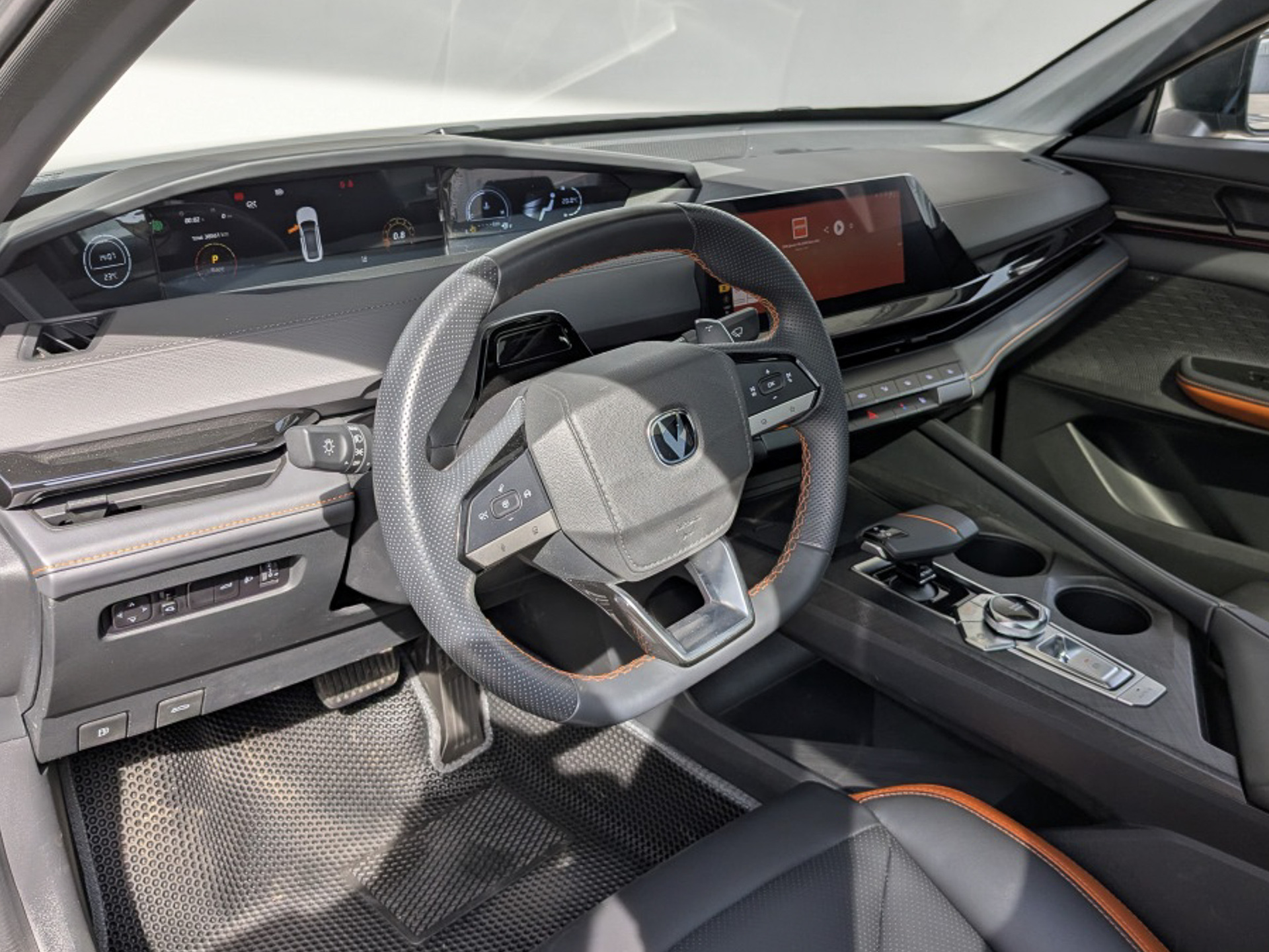 CHANGAN UNI-V 1.50 (181 л.с), автомат, 2024, пробег 38 541 км