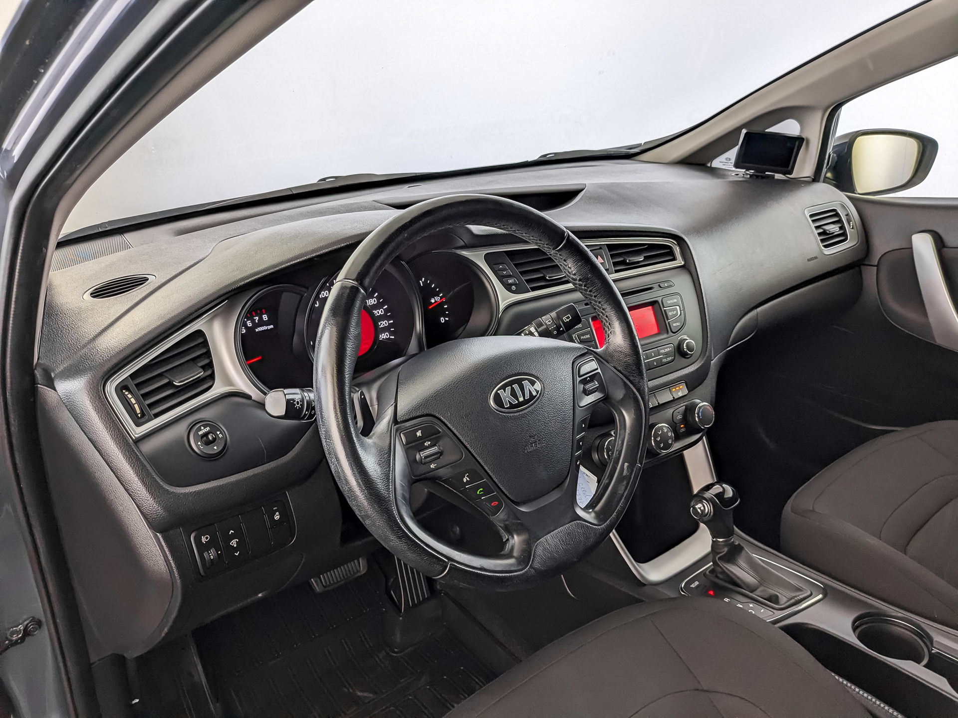 KIA Ceed 1.60 (130 л.с), автомат, 2017, пробег 143 061 км