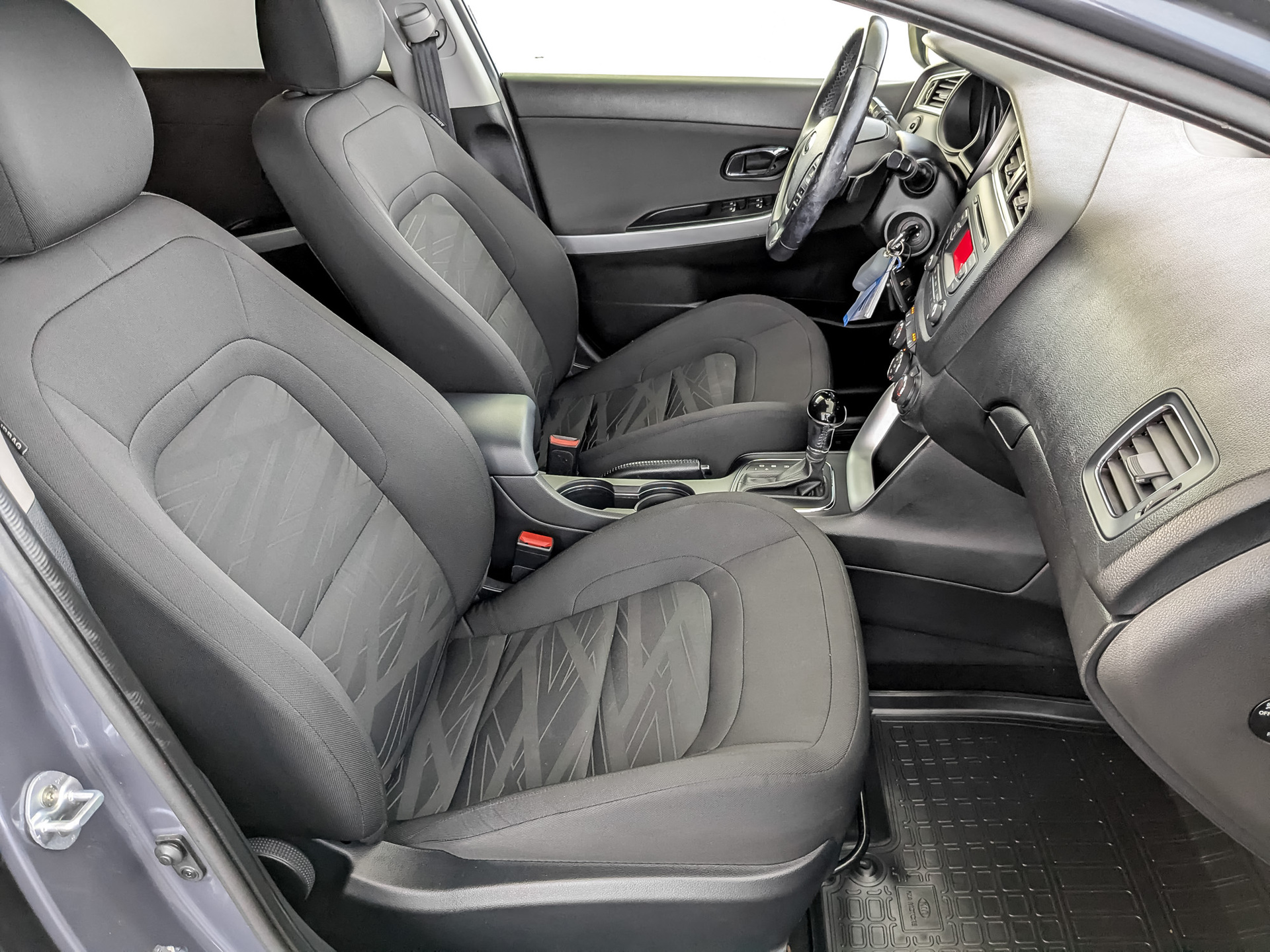KIA Ceed 1.60 (130 л.с), автомат, 2017, пробег 143 061 км