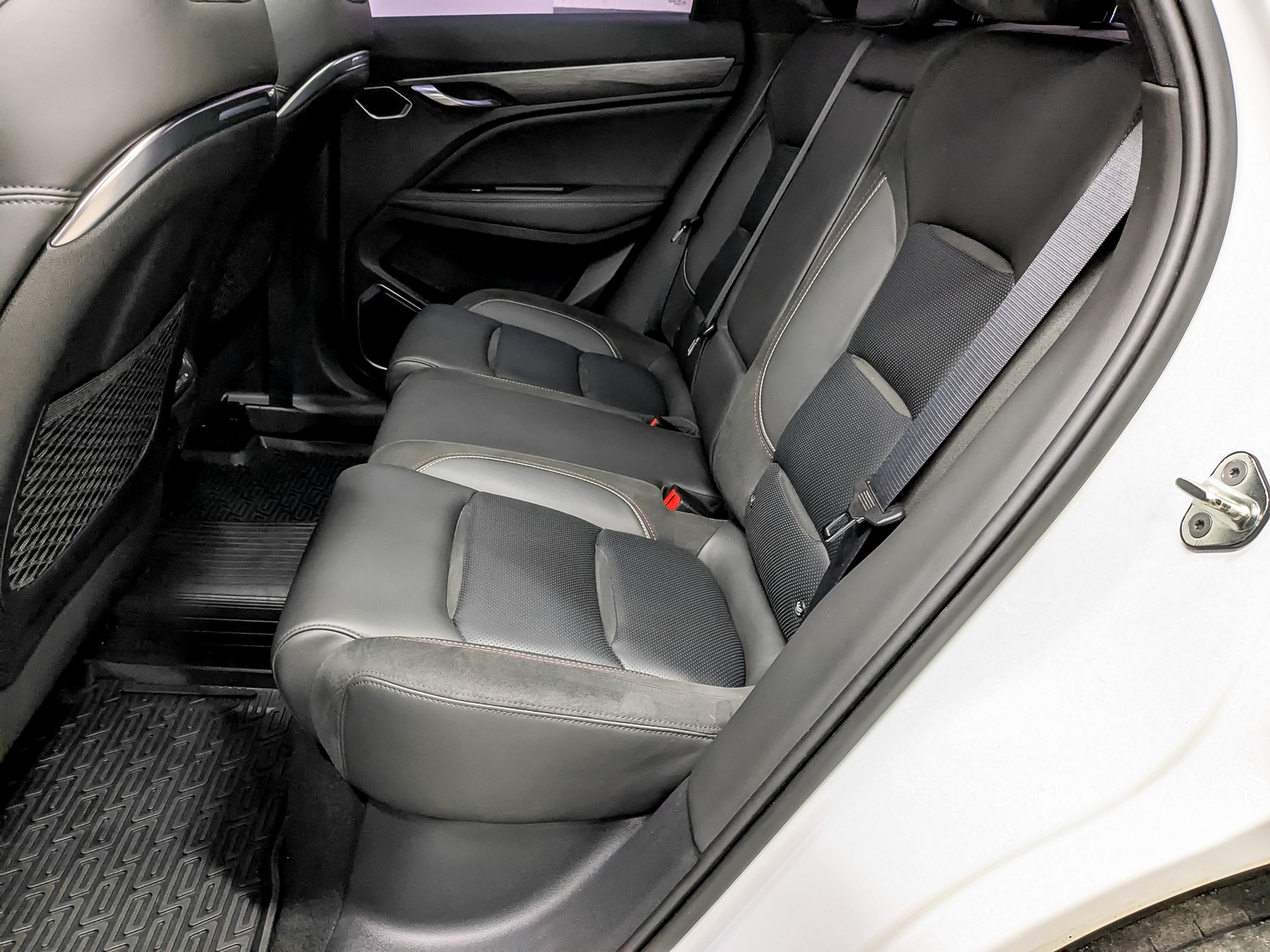 GEELY Tugella 2.00 (199 л.с), автомат, 2023, пробег 106 073 км