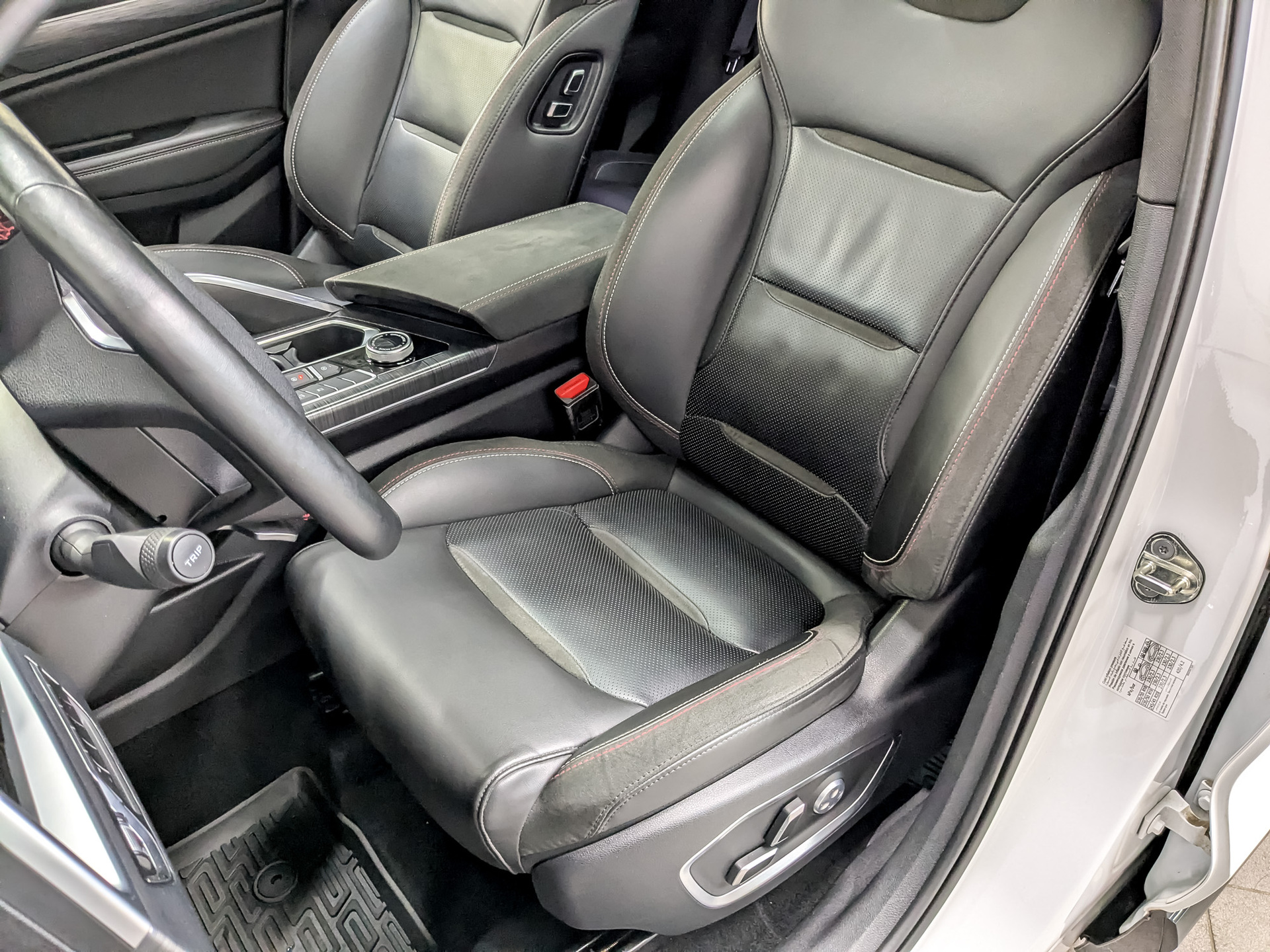 GEELY Tugella 2.00 (199 л.с), автомат, 2023, пробег 106 073 км
