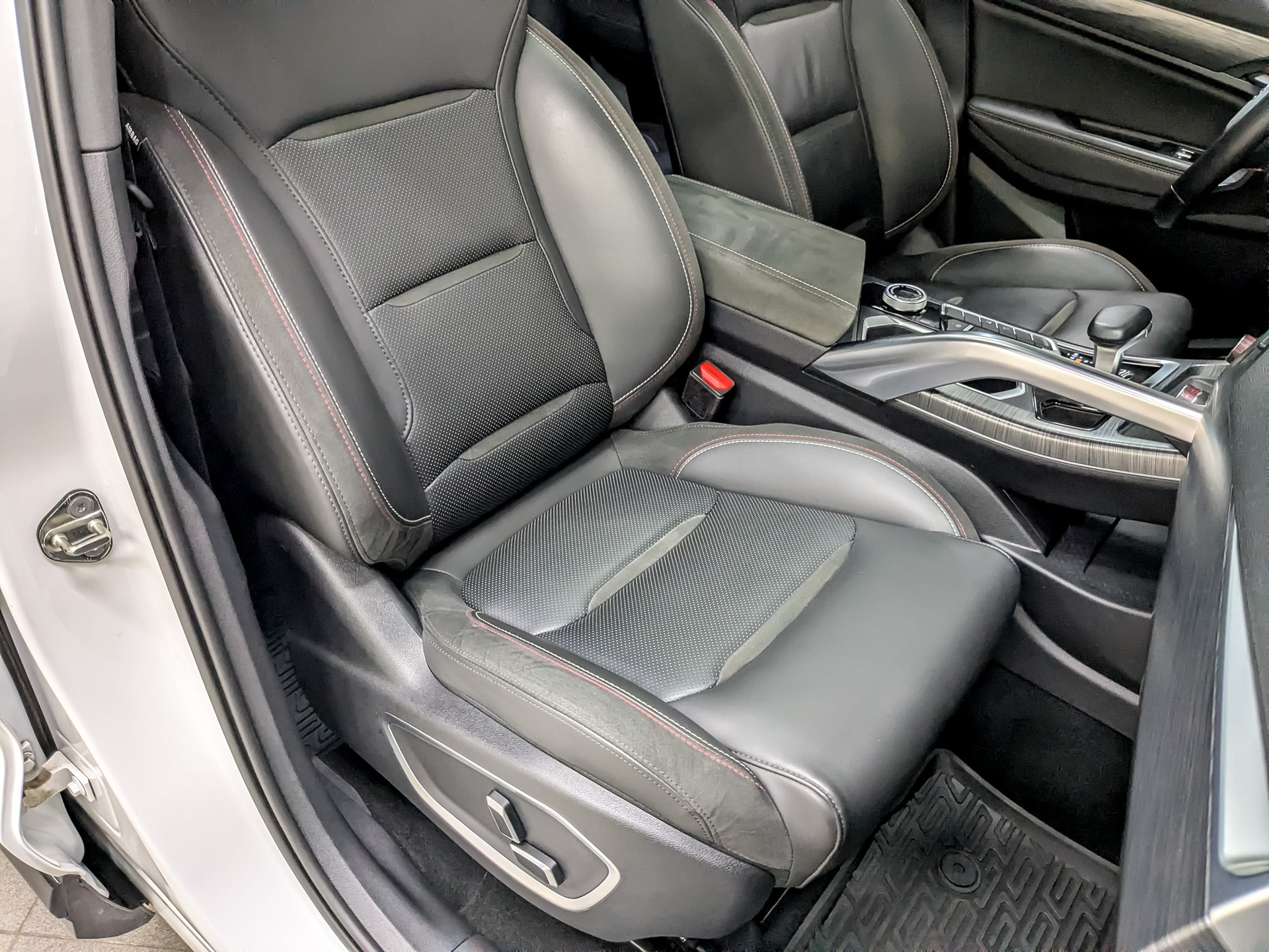 GEELY Tugella 2.00 (199 л.с), автомат, 2023, пробег 106 073 км