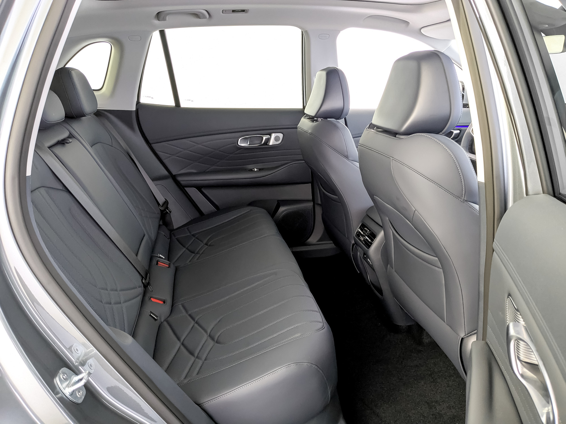 Фото Geely EX5 EM-R Max 1.5H/68 DHT 18.4кВт 2WD