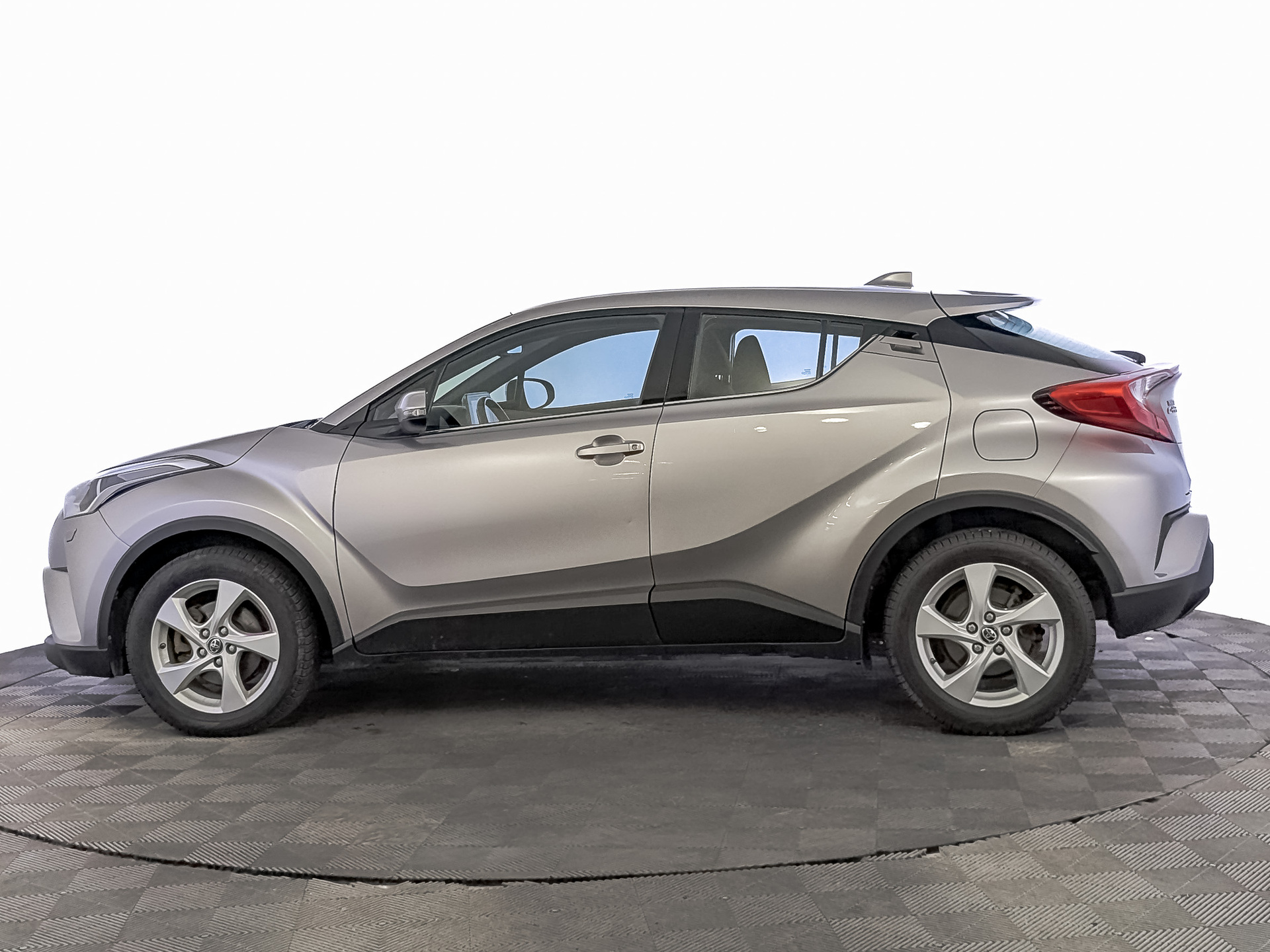 TOYOTA C-HR 2.00 (148 л.с), автомат, 2018, пробег 156 834 км