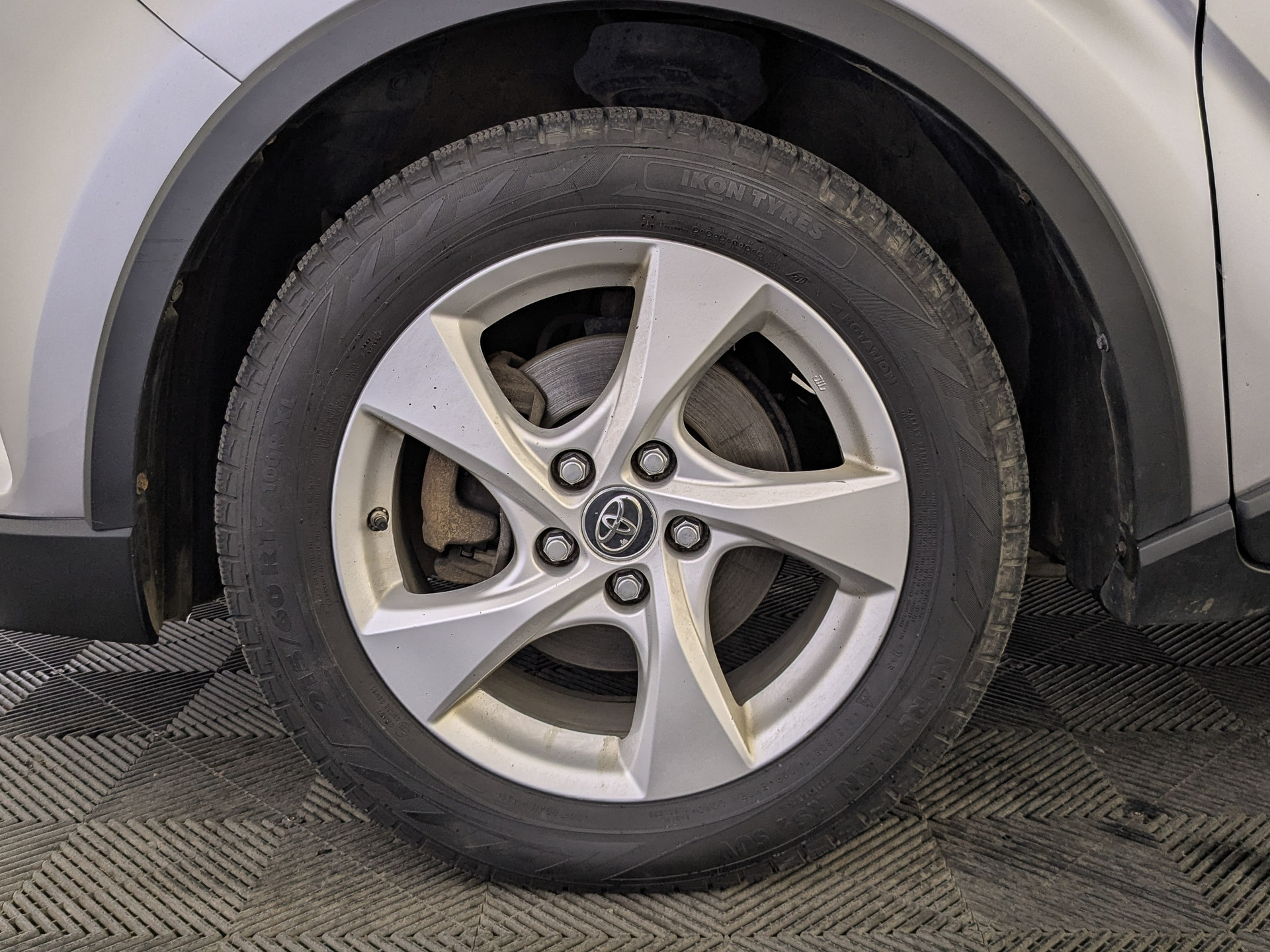 TOYOTA C-HR 2.00 (148 л.с), автомат, 2018, пробег 156 834 км