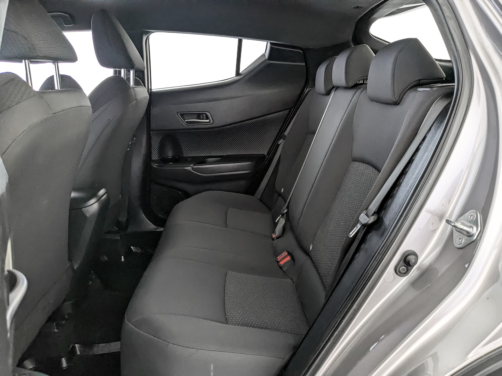 TOYOTA C-HR 2.00 (148 л.с), автомат, 2018, пробег 156 834 км