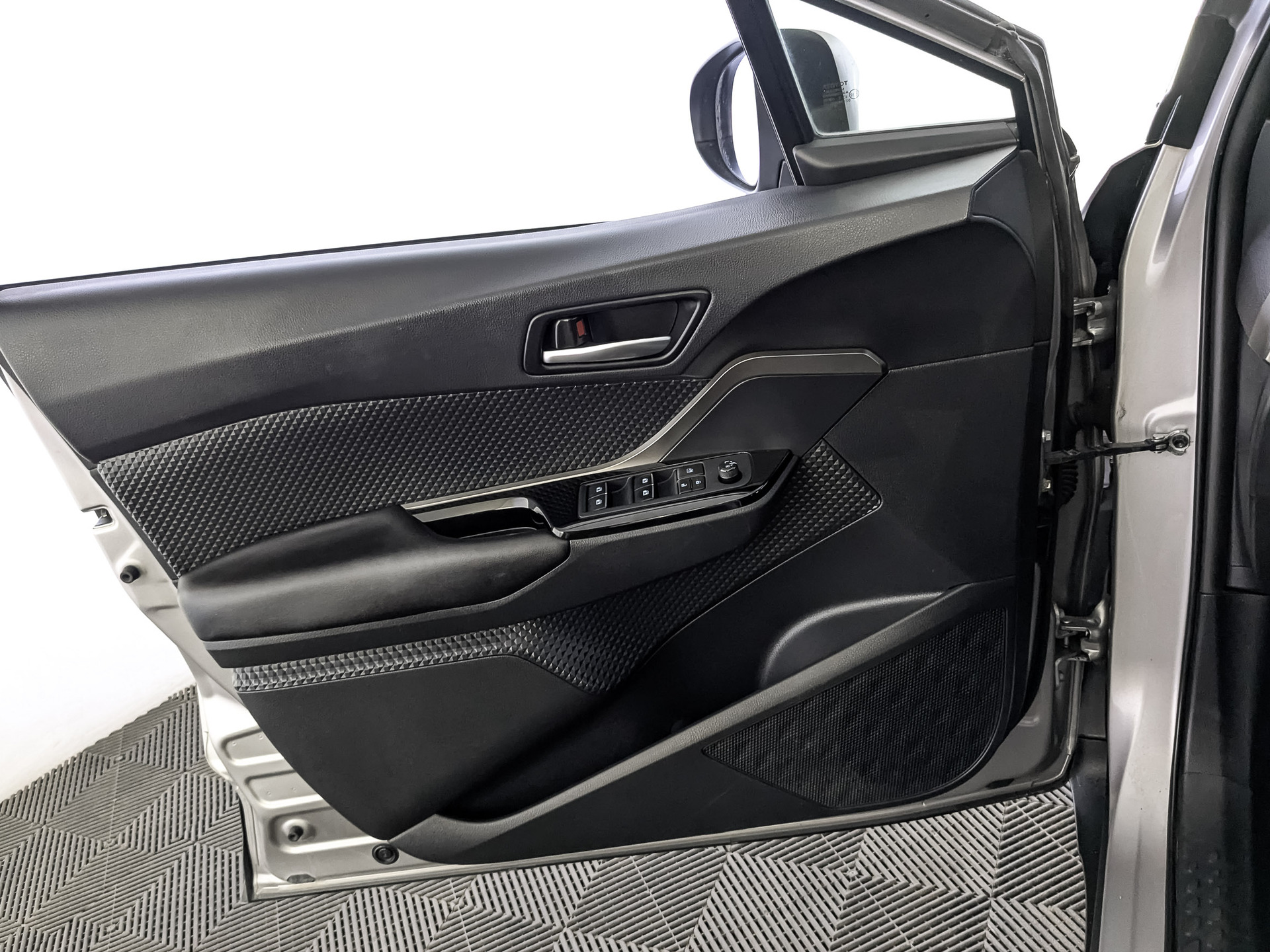 TOYOTA C-HR 2.00 (148 л.с), автомат, 2018, пробег 156 834 км