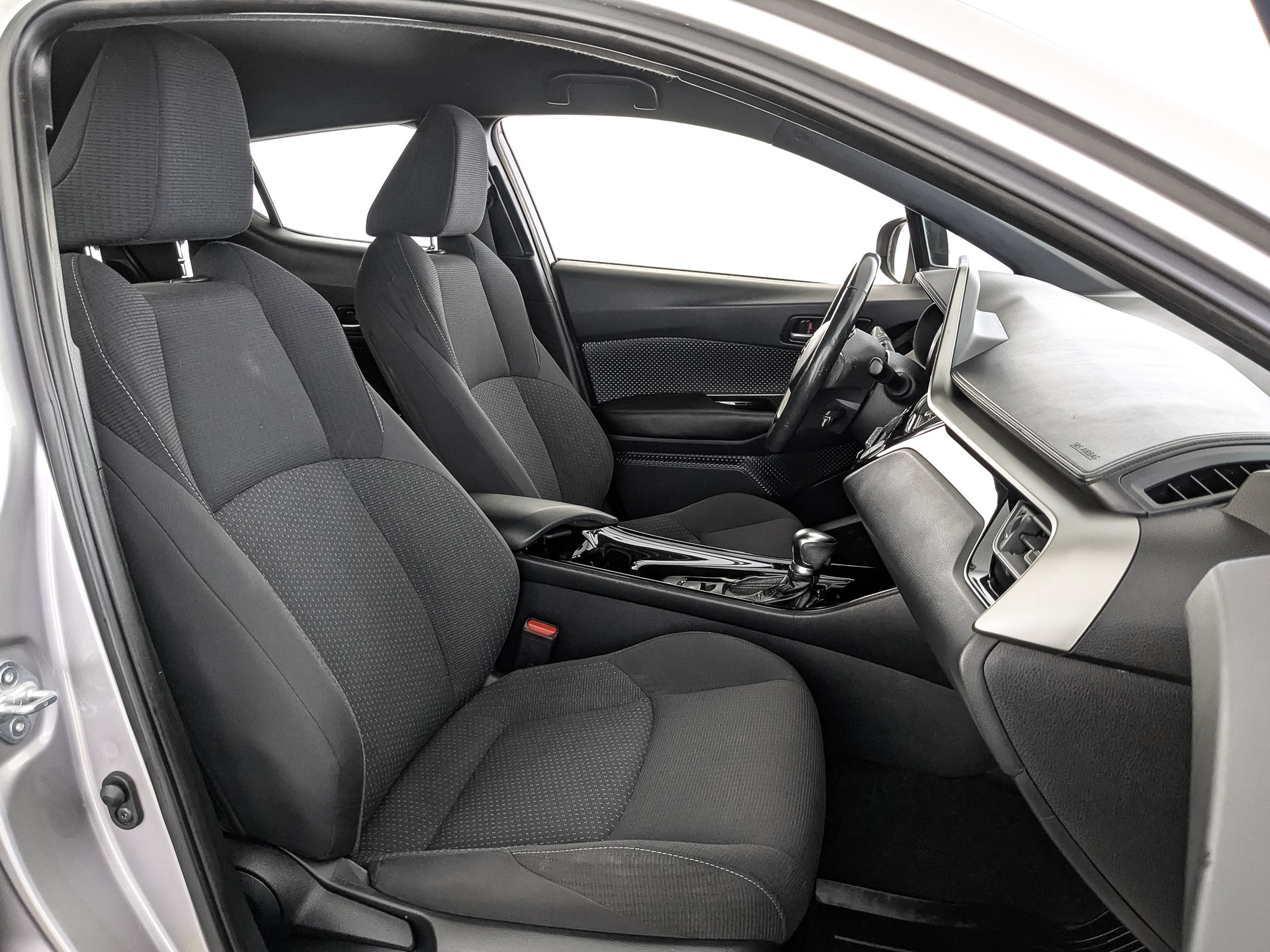 TOYOTA C-HR 2.00 (148 л.с), автомат, 2018, пробег 156 834 км