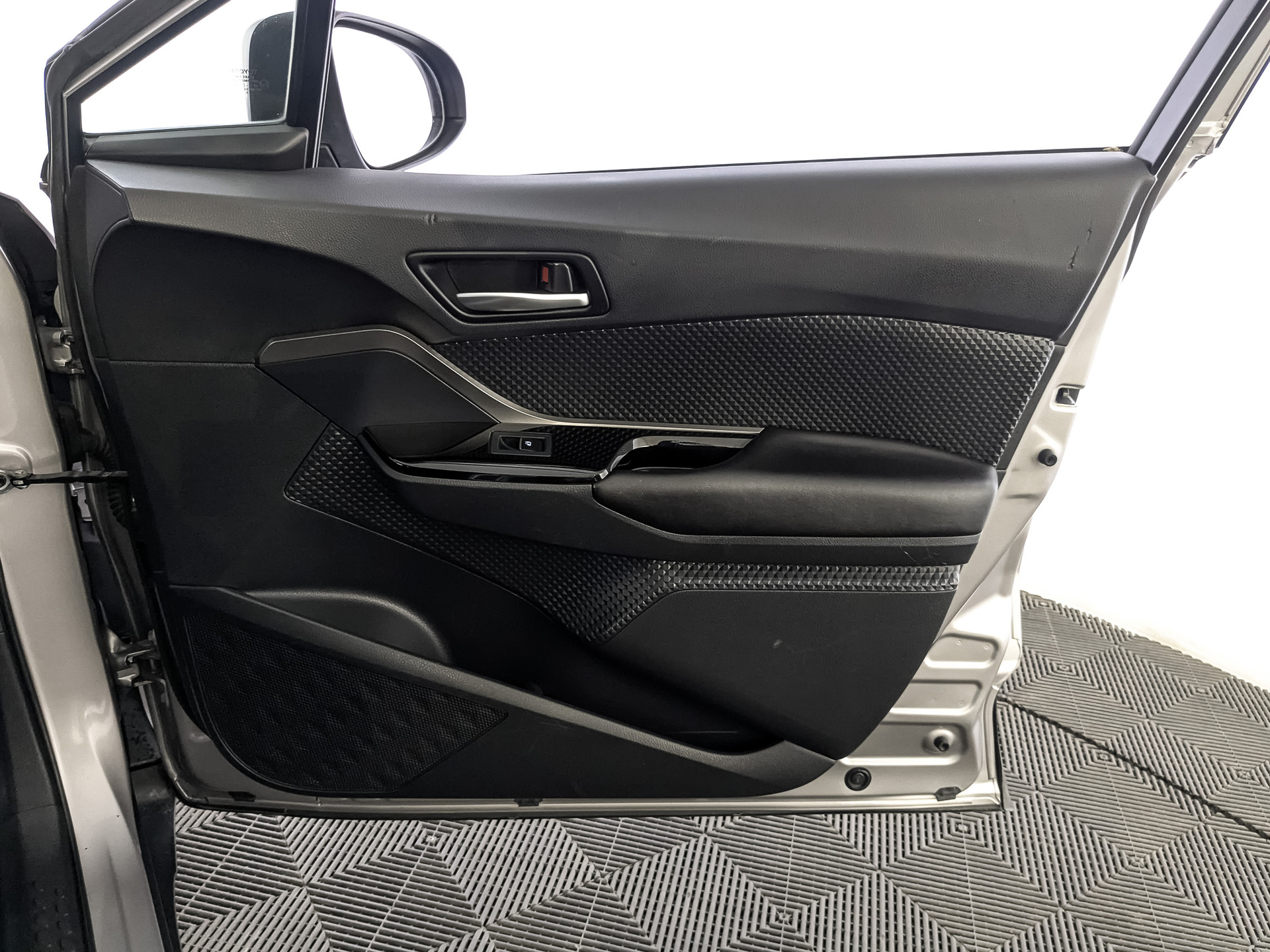 TOYOTA C-HR 2.00 (148 л.с), автомат, 2018, пробег 156 834 км
