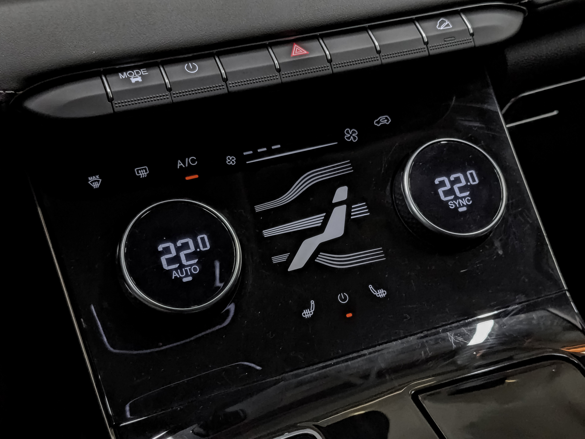 EXEED LX 1.50 (147 л.с), автомат, 2023, пробег 32 429 км