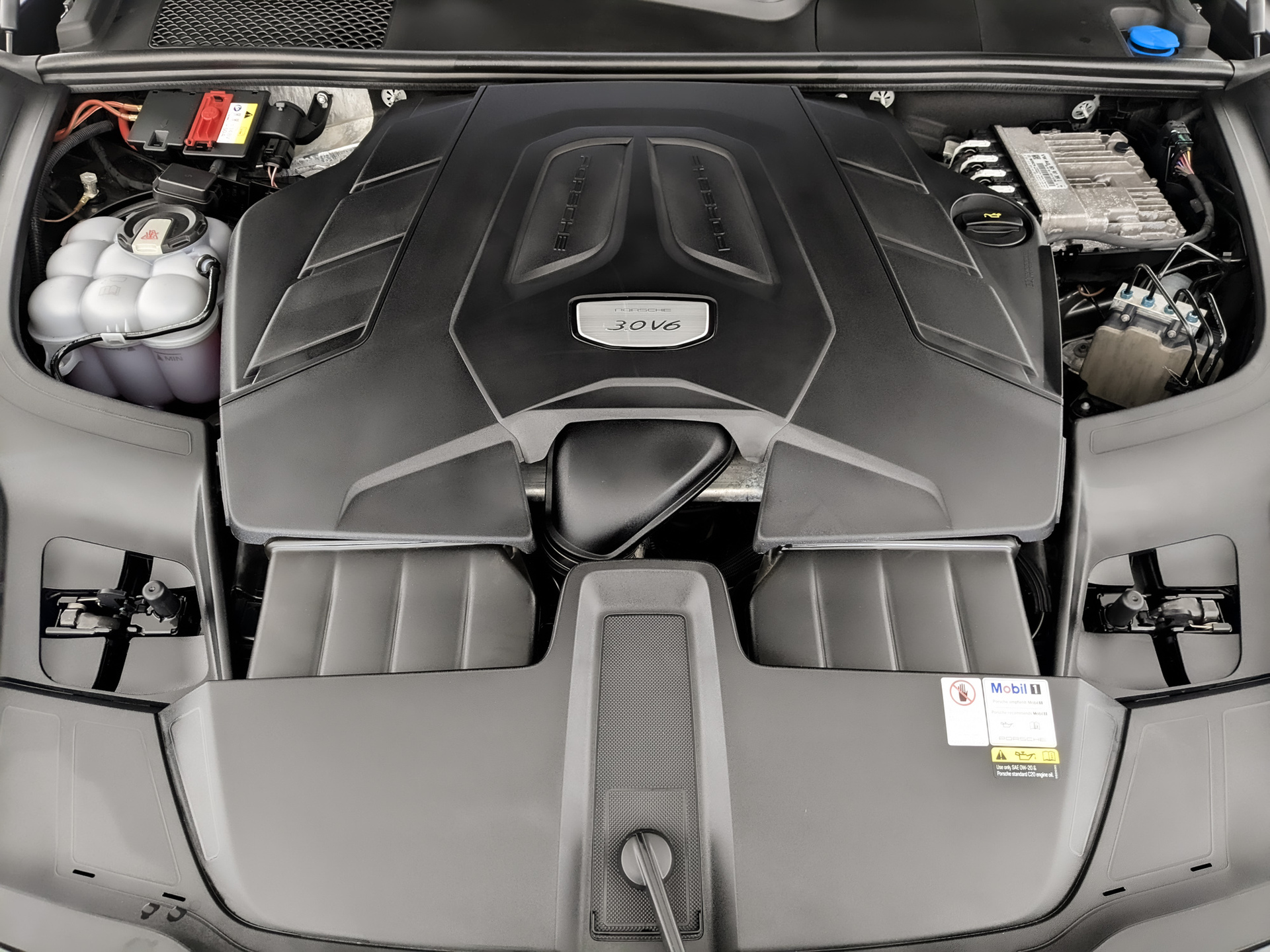 PORSCHE Cayenne 3.00 (340 л.с), автомат, 2019, пробег 33 300 км