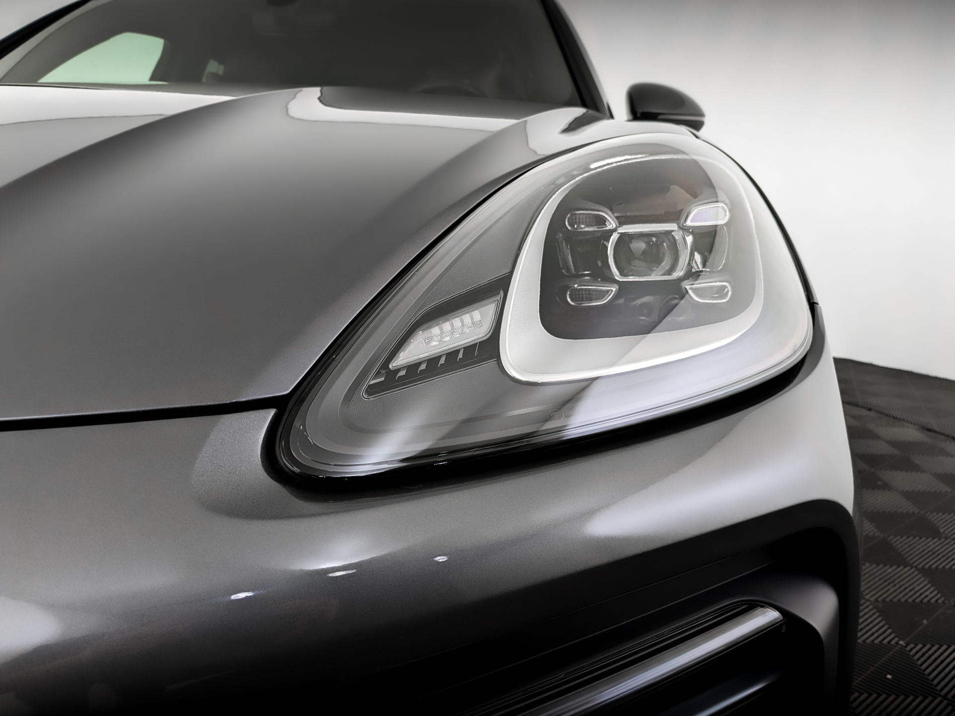 PORSCHE Cayenne 3.00 (340 л.с), автомат, 2019, пробег 33 300 км