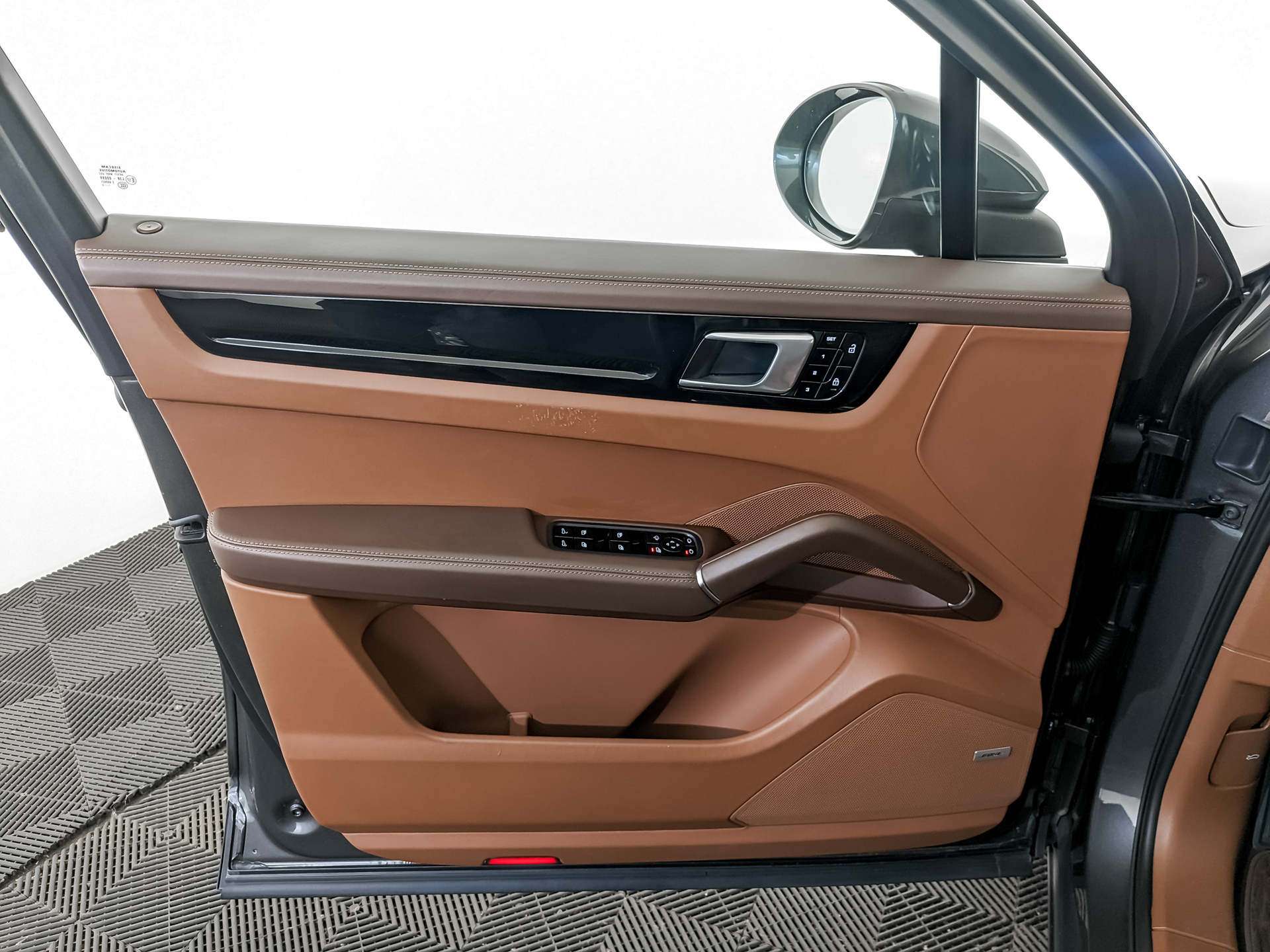PORSCHE Cayenne 3.00 (340 л.с), автомат, 2019, пробег 33 300 км