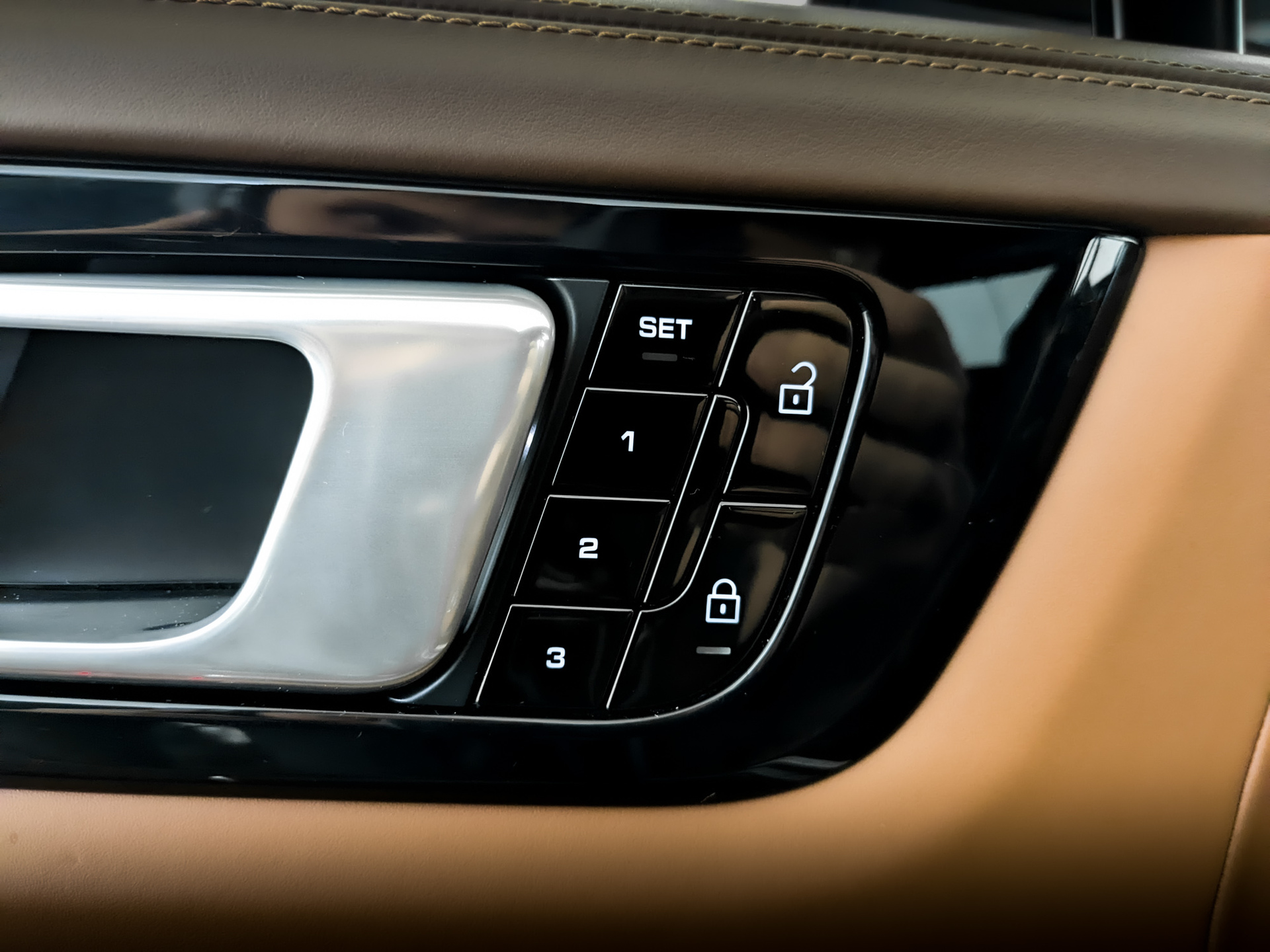 PORSCHE Cayenne 3.00 (340 л.с), автомат, 2019, пробег 33 300 км
