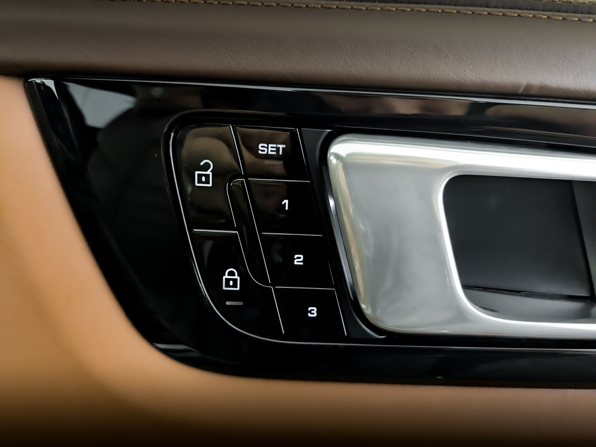 PORSCHE Cayenne 3.00 (340 л.с), автомат, 2019, пробег 33 300 км