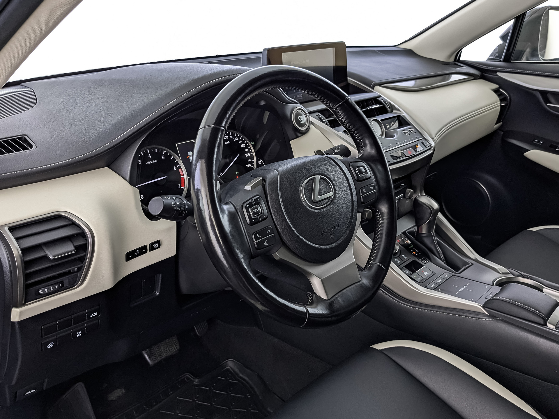 LEXUS NX 2.00 (150 л.с), автомат, 2021, пробег 44 045 км