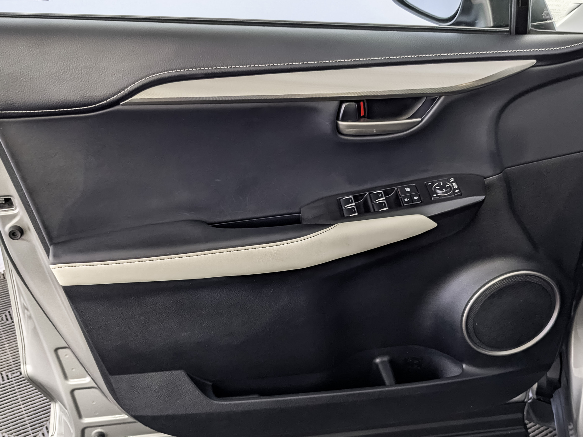 LEXUS NX 2.00 (150 л.с), автомат, 2021, пробег 44 045 км