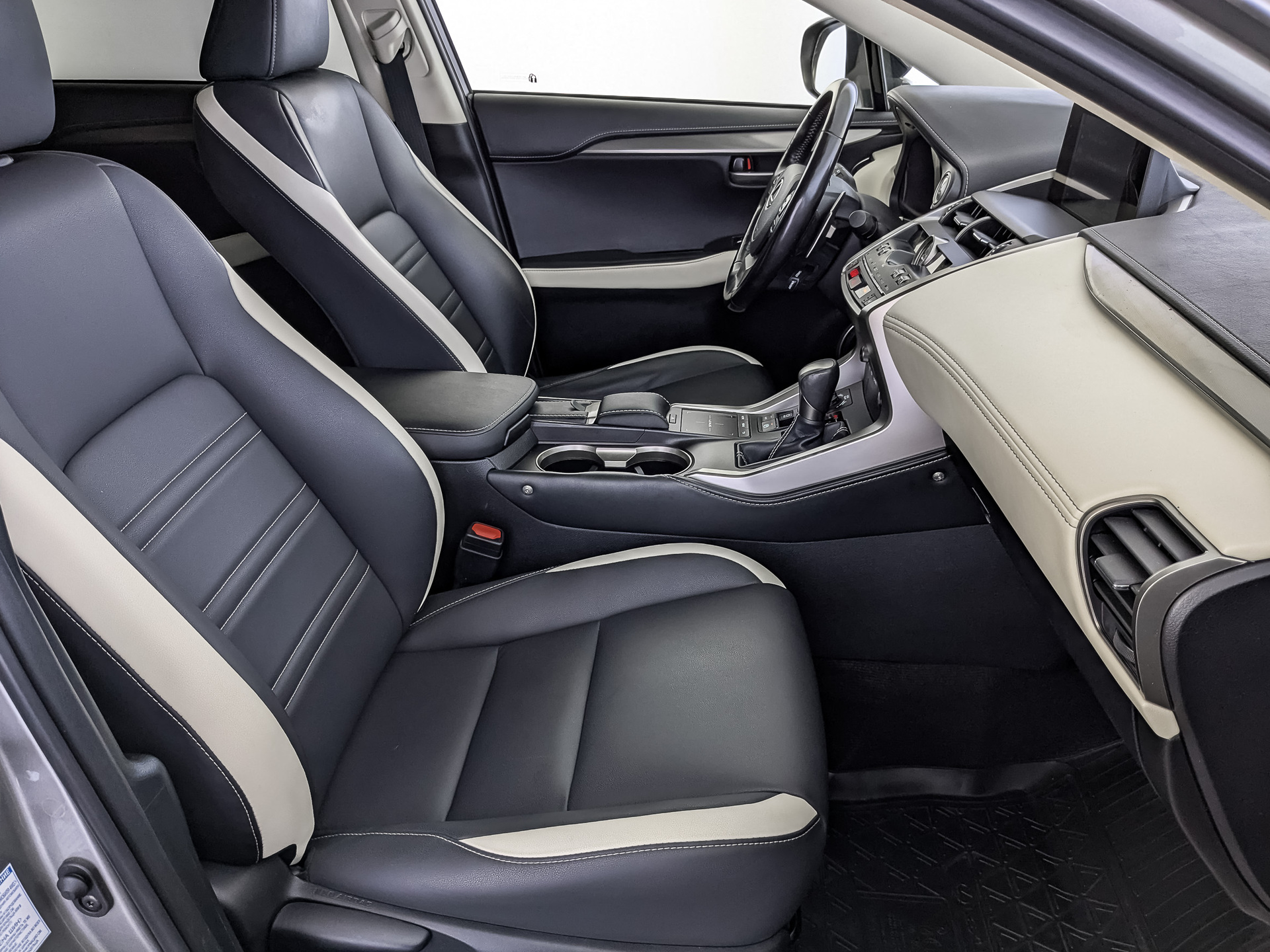 LEXUS NX 2.00 (150 л.с), автомат, 2021, пробег 44 045 км