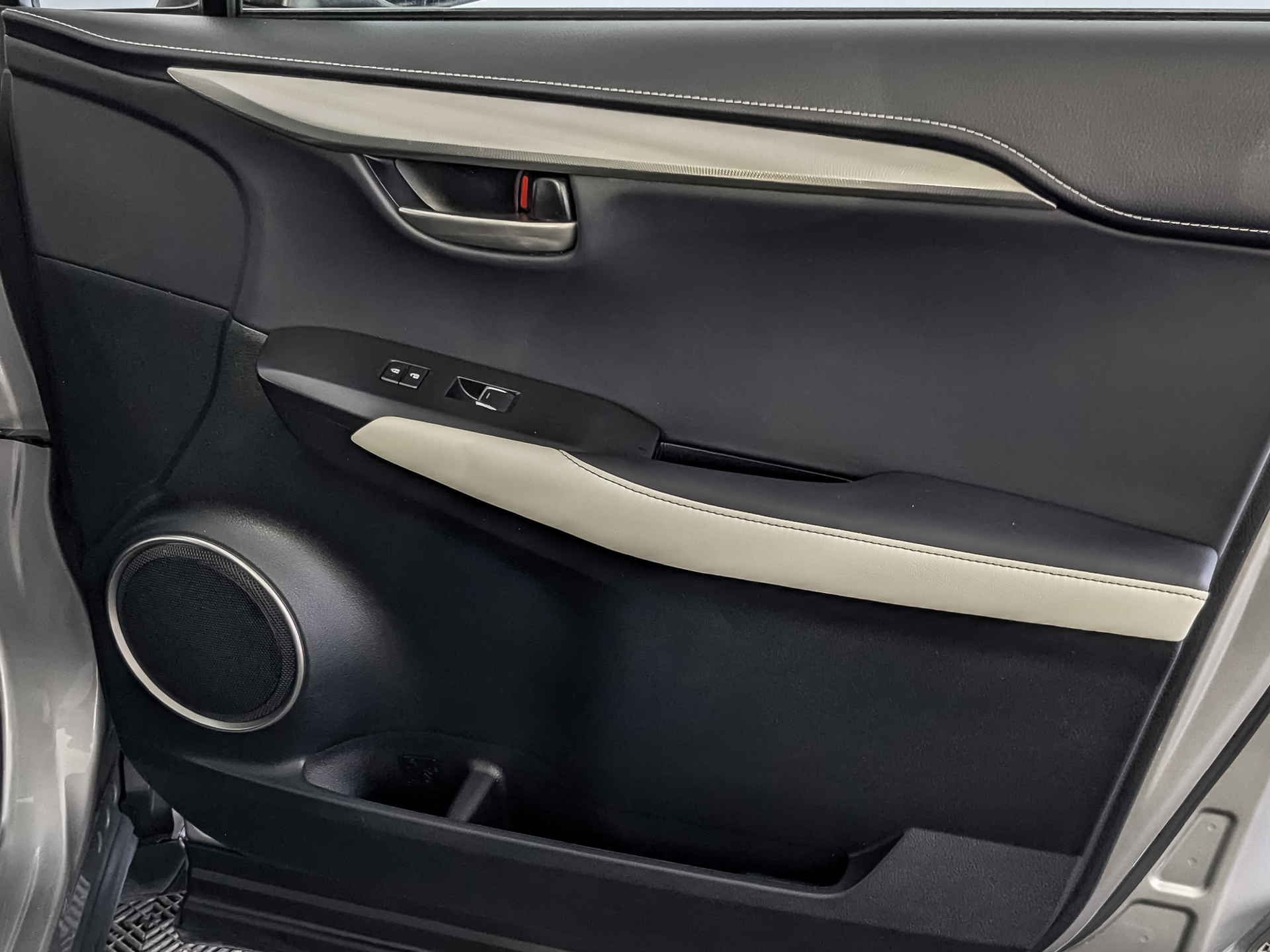 LEXUS NX 2.00 (150 л.с), автомат, 2021, пробег 44 045 км