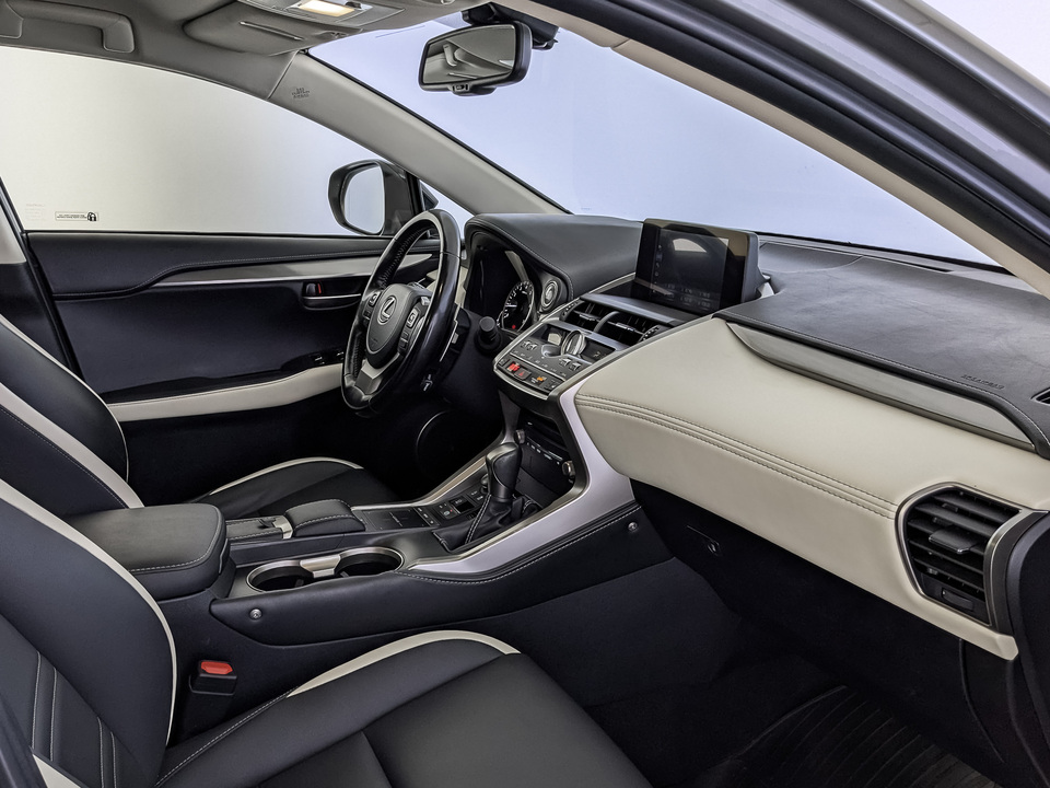 Lexus NX 2021 интерьер