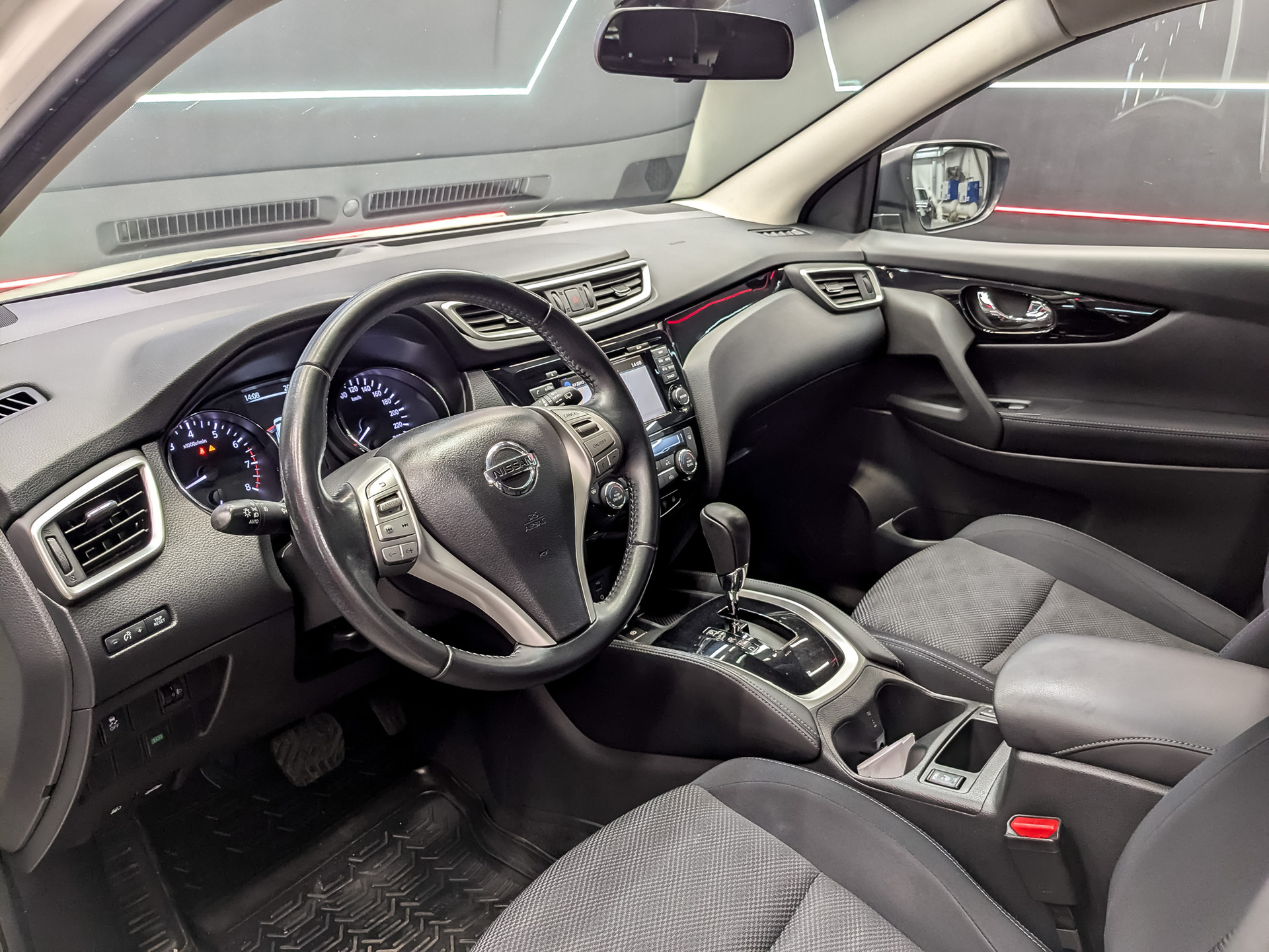 NISSAN Qashqai 2.00 (144 л.с), автомат, 2017, пробег 64 996 км