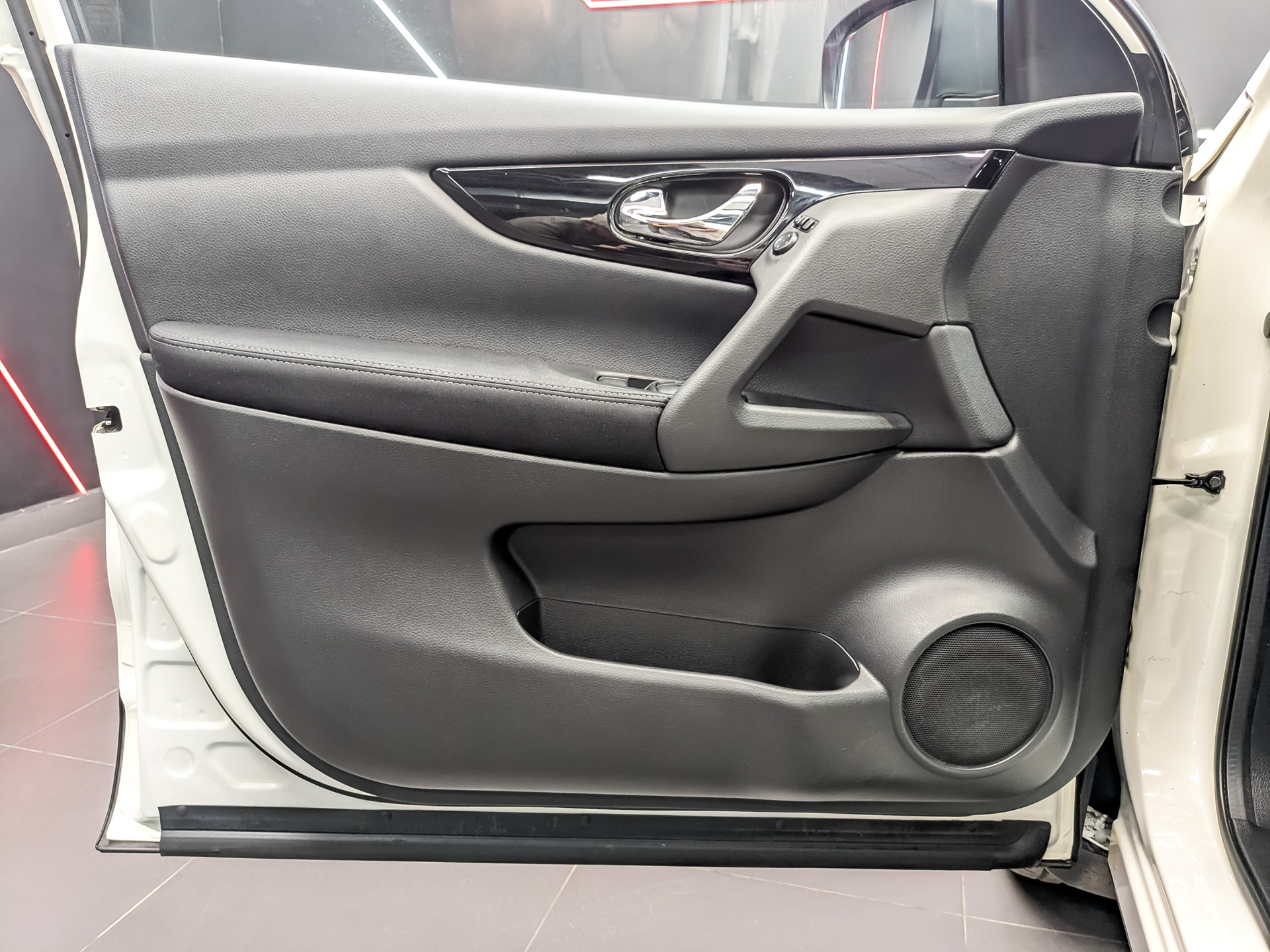 NISSAN Qashqai 2.00 (144 л.с), автомат, 2017, пробег 64 996 км